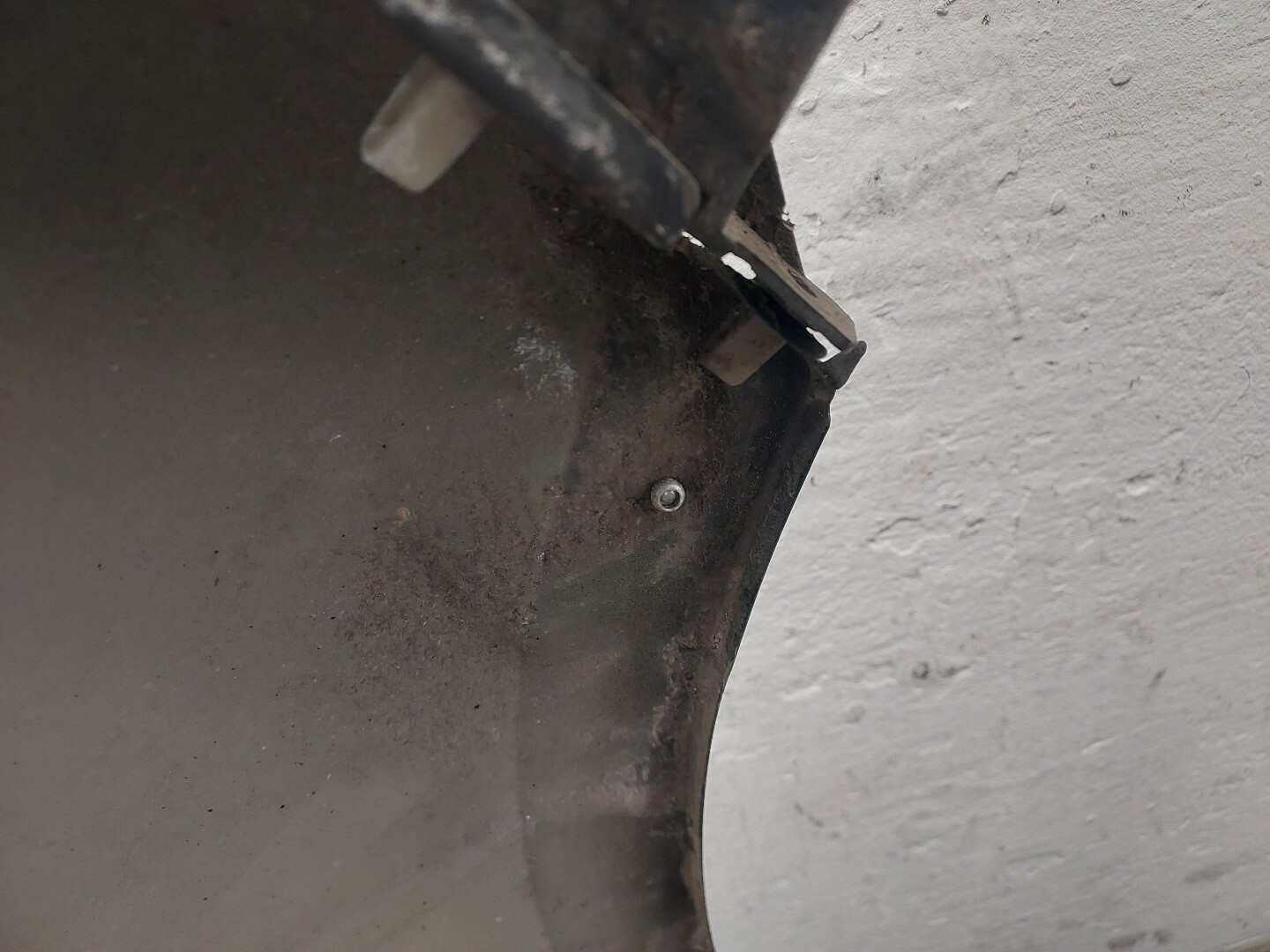 Крыло переднее левое