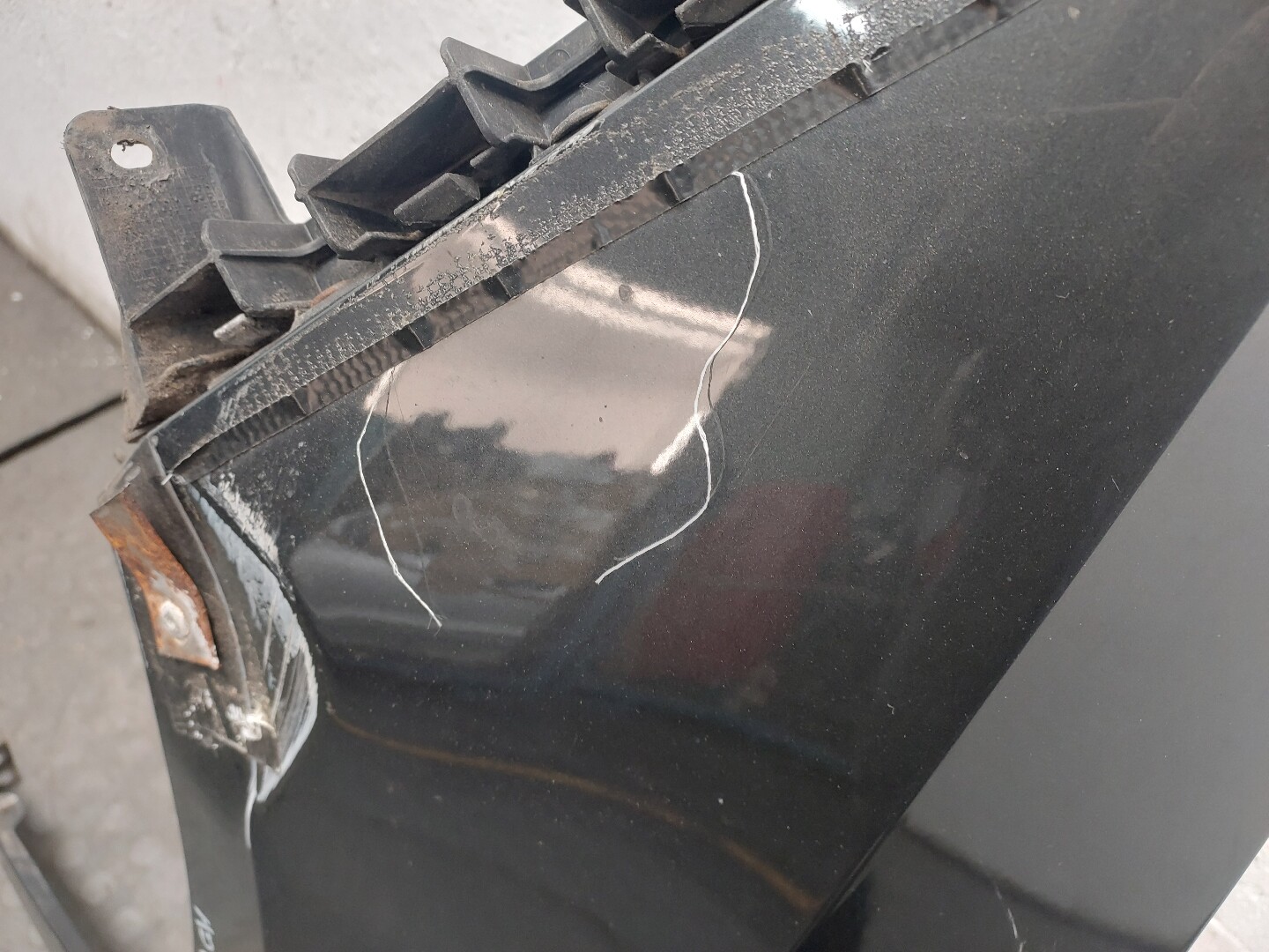 Крыло переднее левое