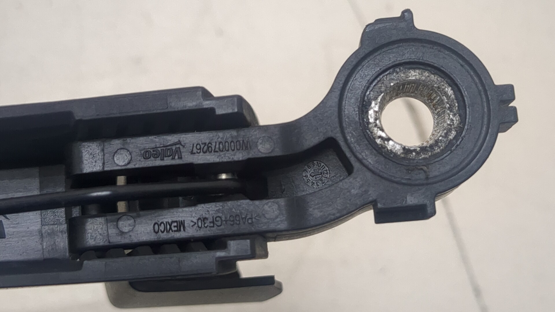 Поводок стеклоочистителя заднего