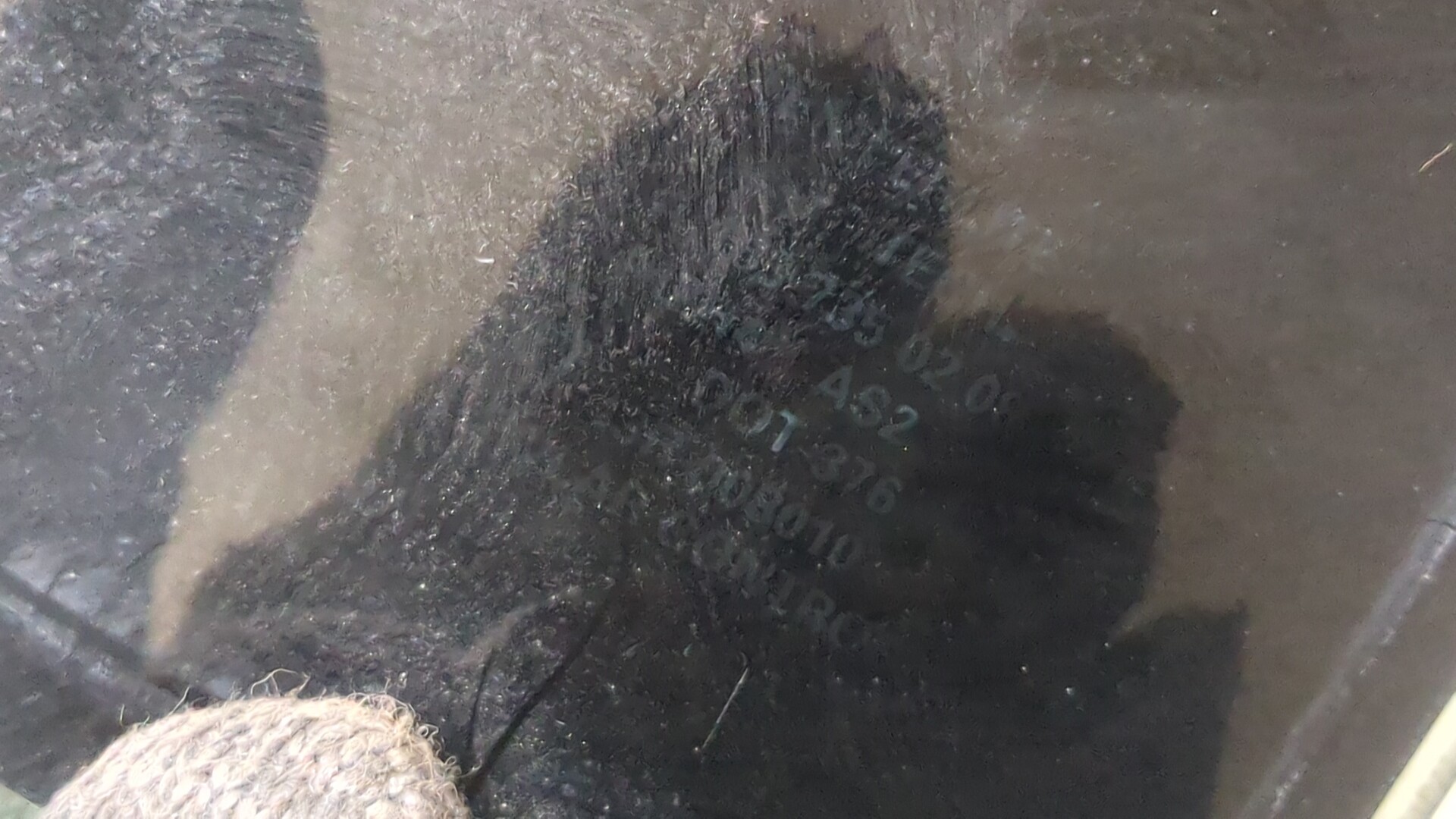 Стекло двери задней правой (форточка)