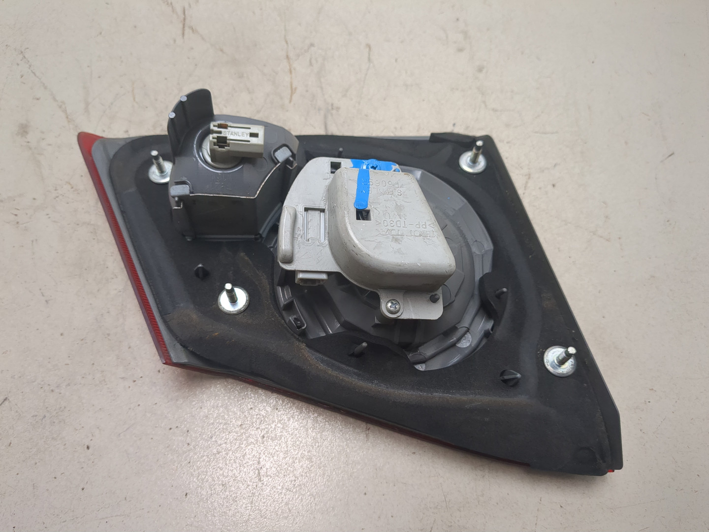 Фонарь задний внутренний правый