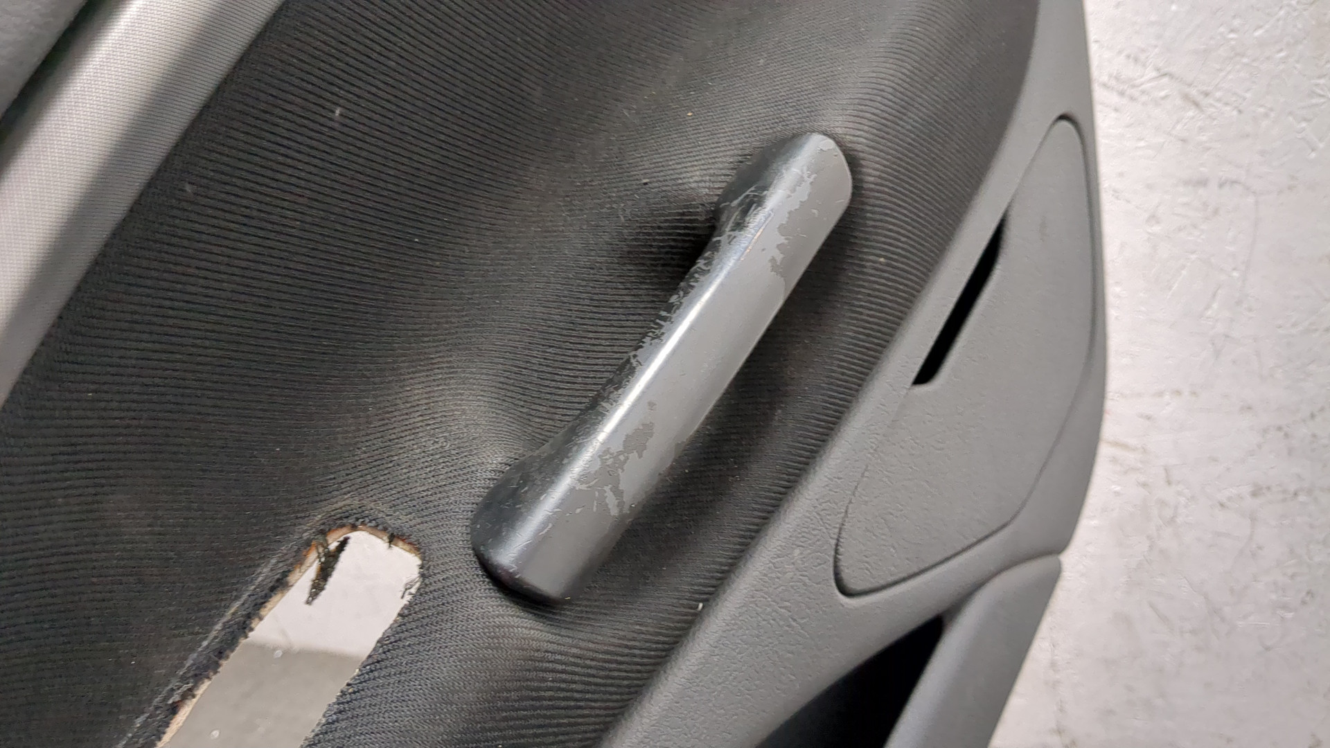 Обшивка двери передней правой