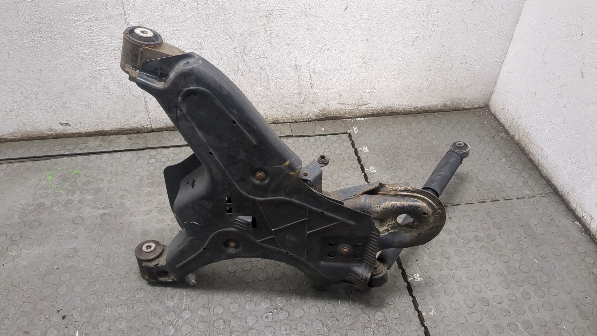 Рычаг задний левый