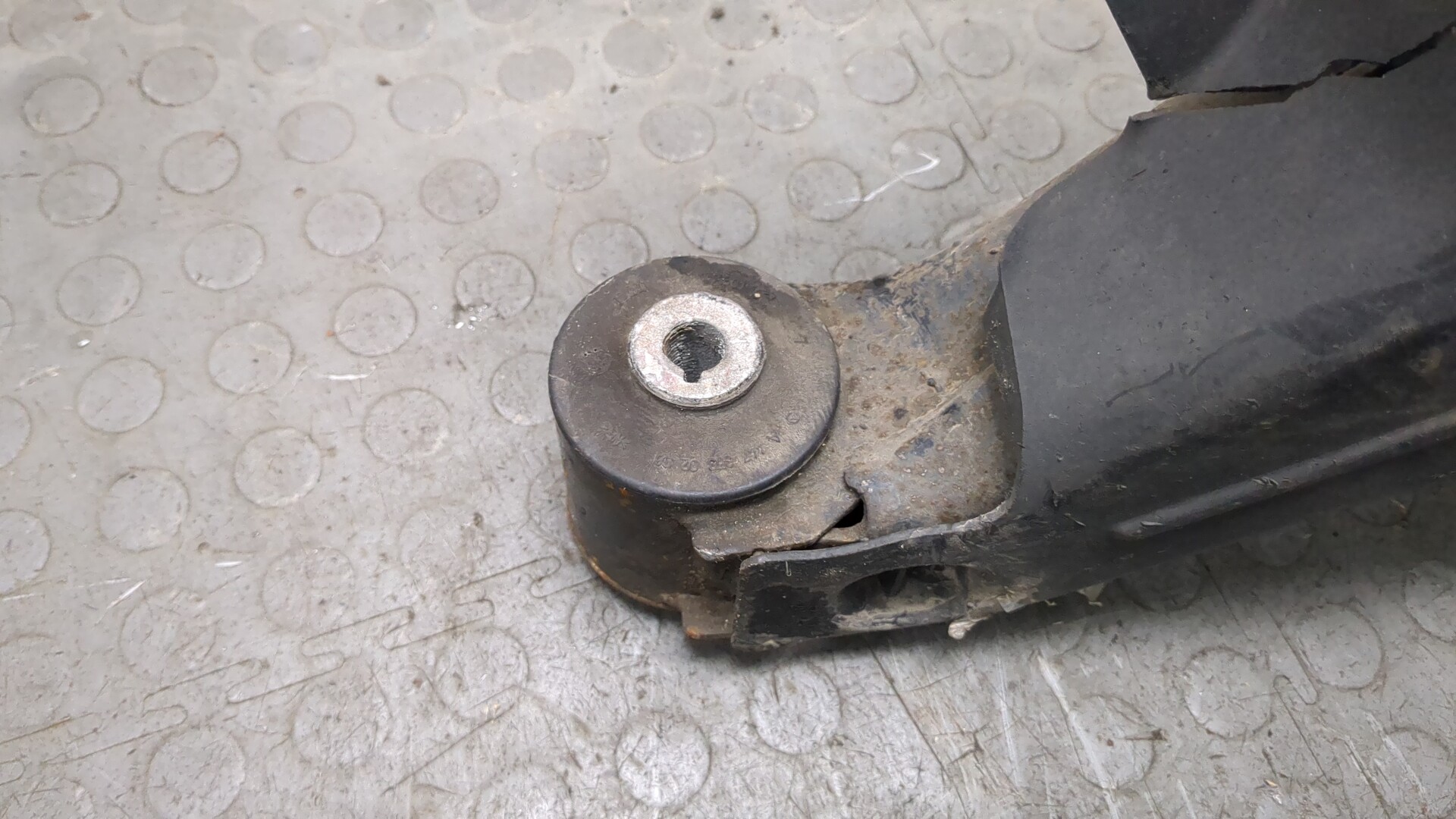 Рычаг задний левый