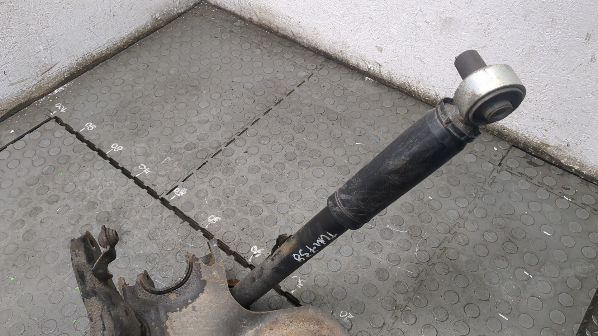 Рычаг задний левый