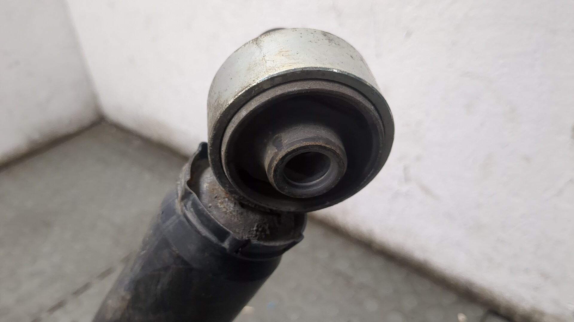 Рычаг задний левый