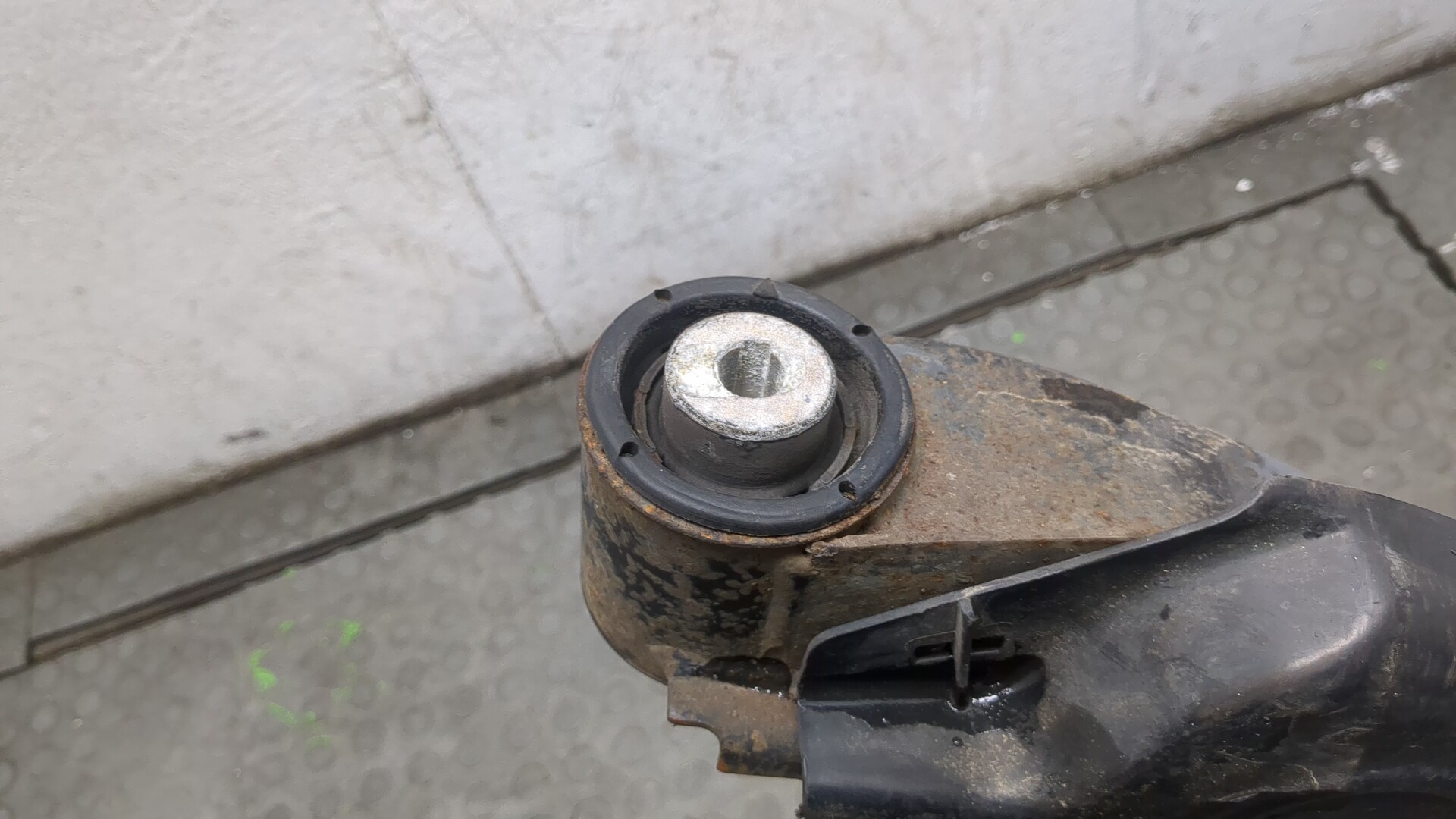 Рычаг задний левый