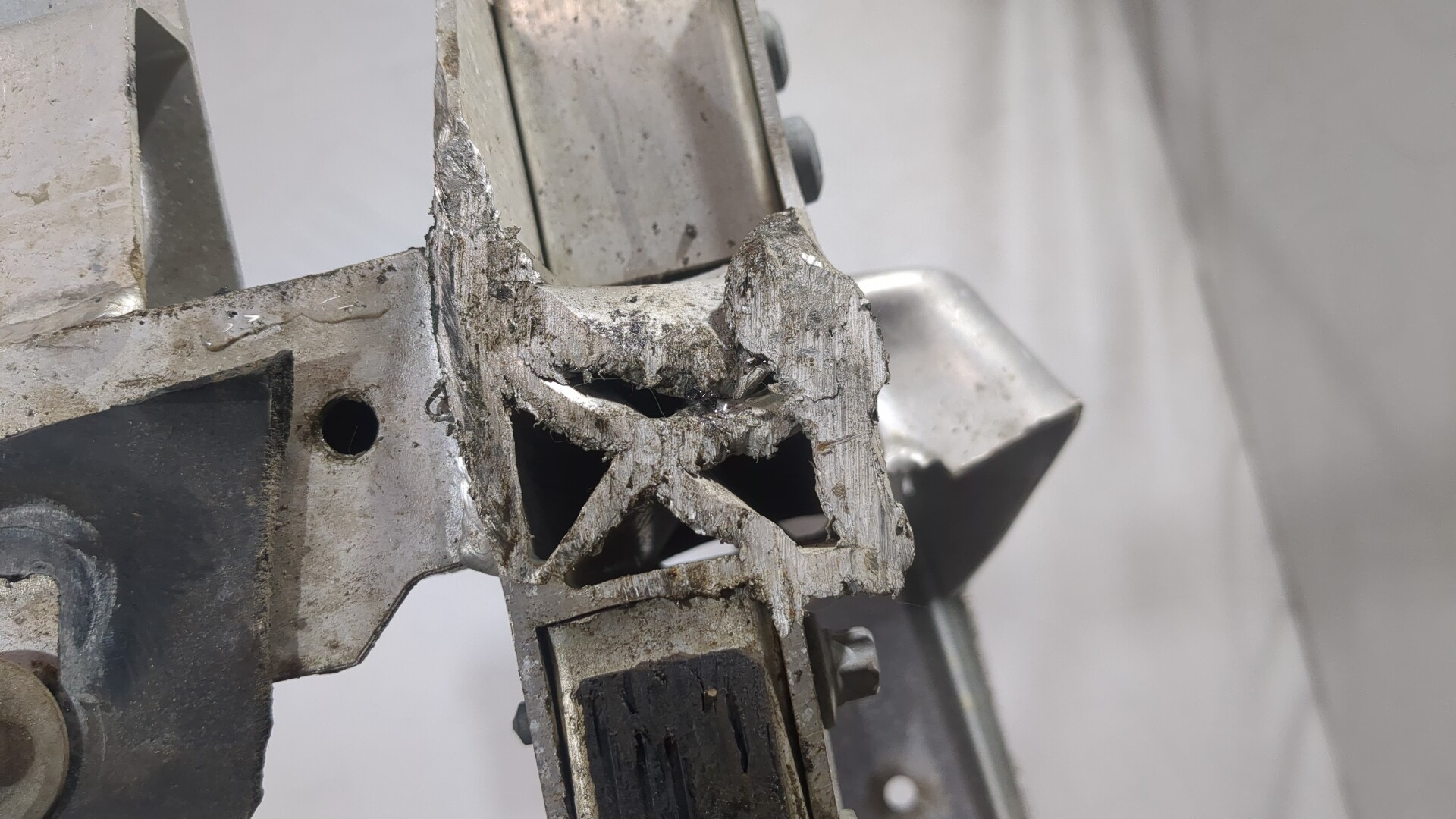 Балка подмоторная