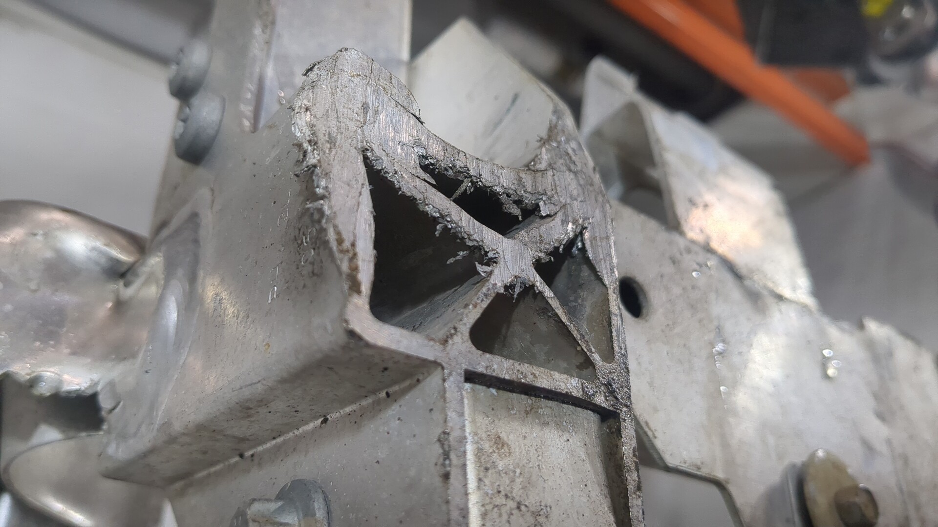 Балка подмоторная