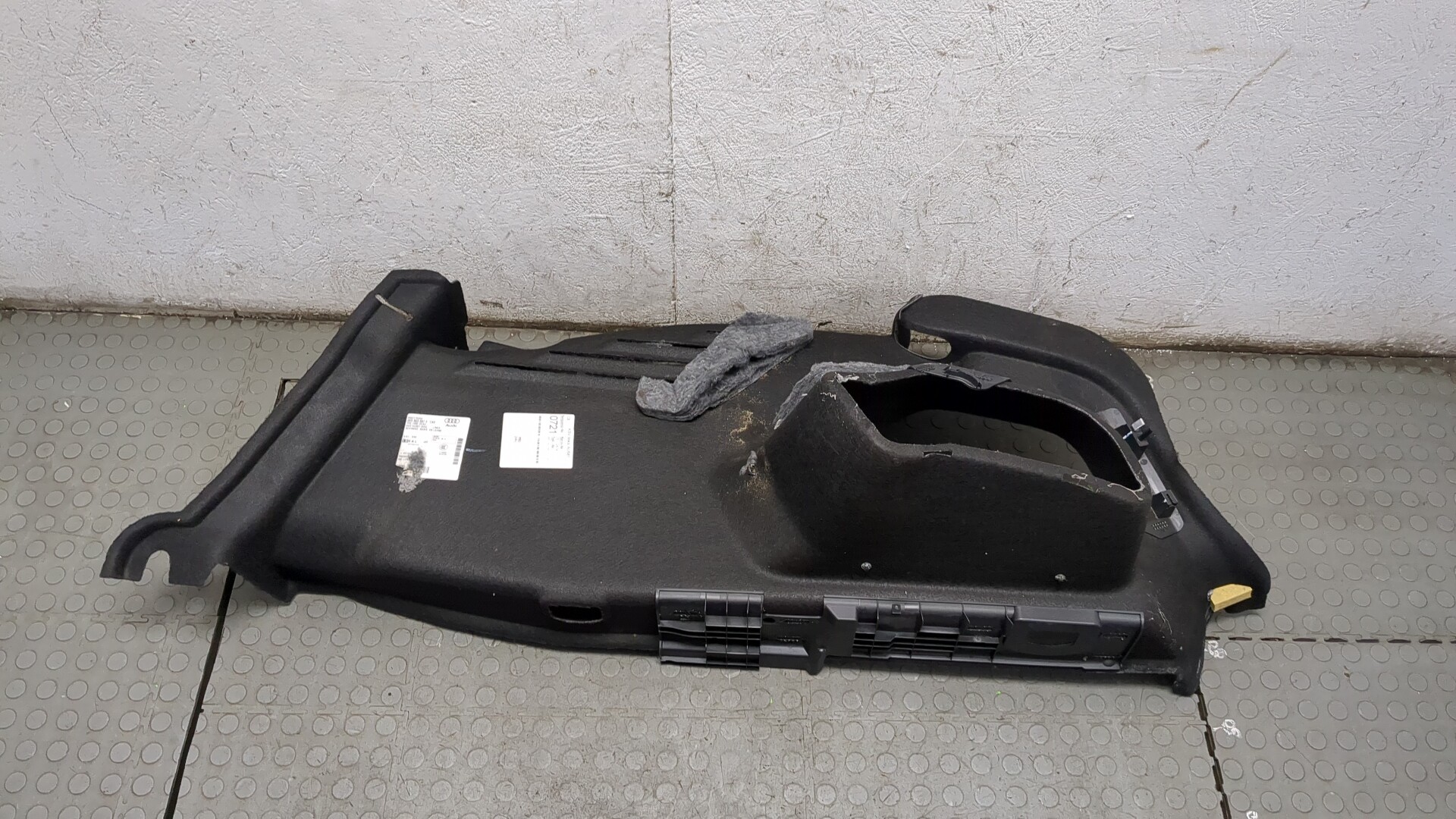 Обшивка багажника