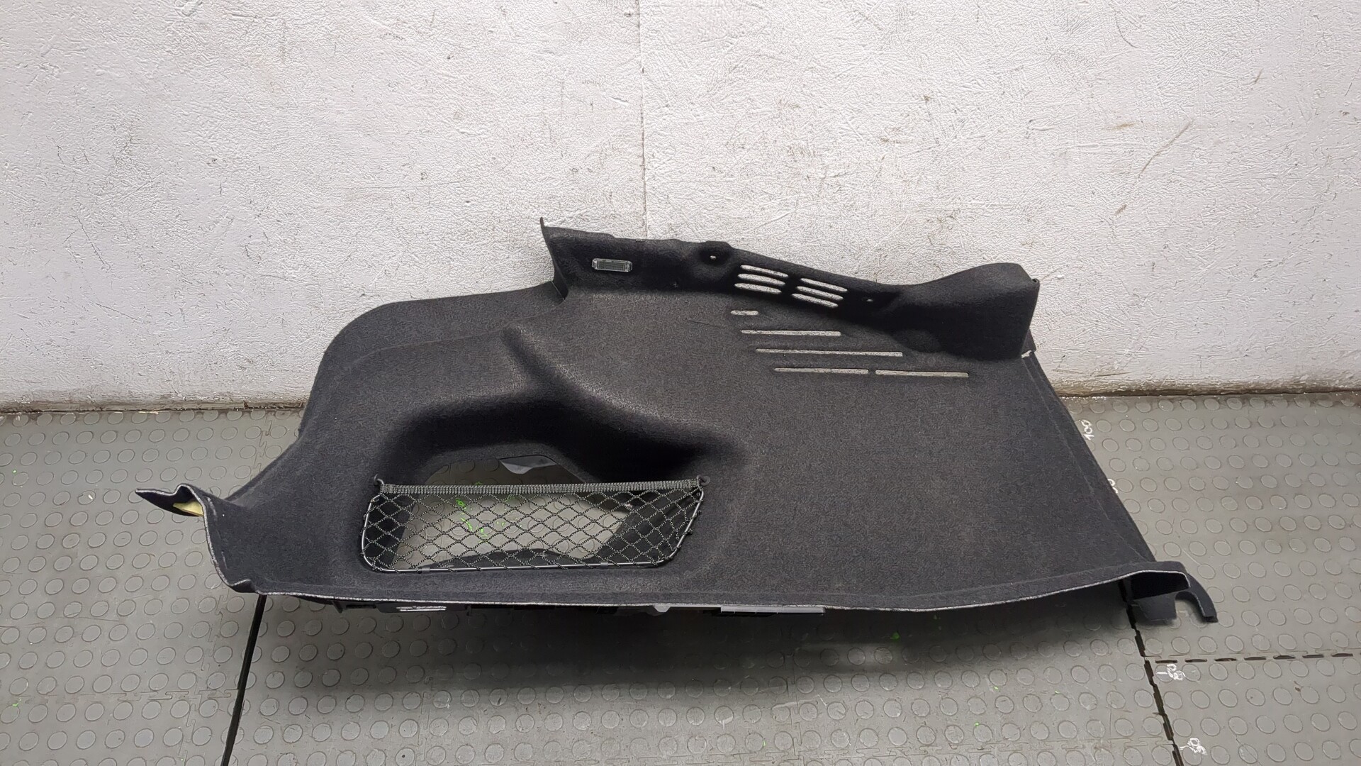 Обшивка багажника