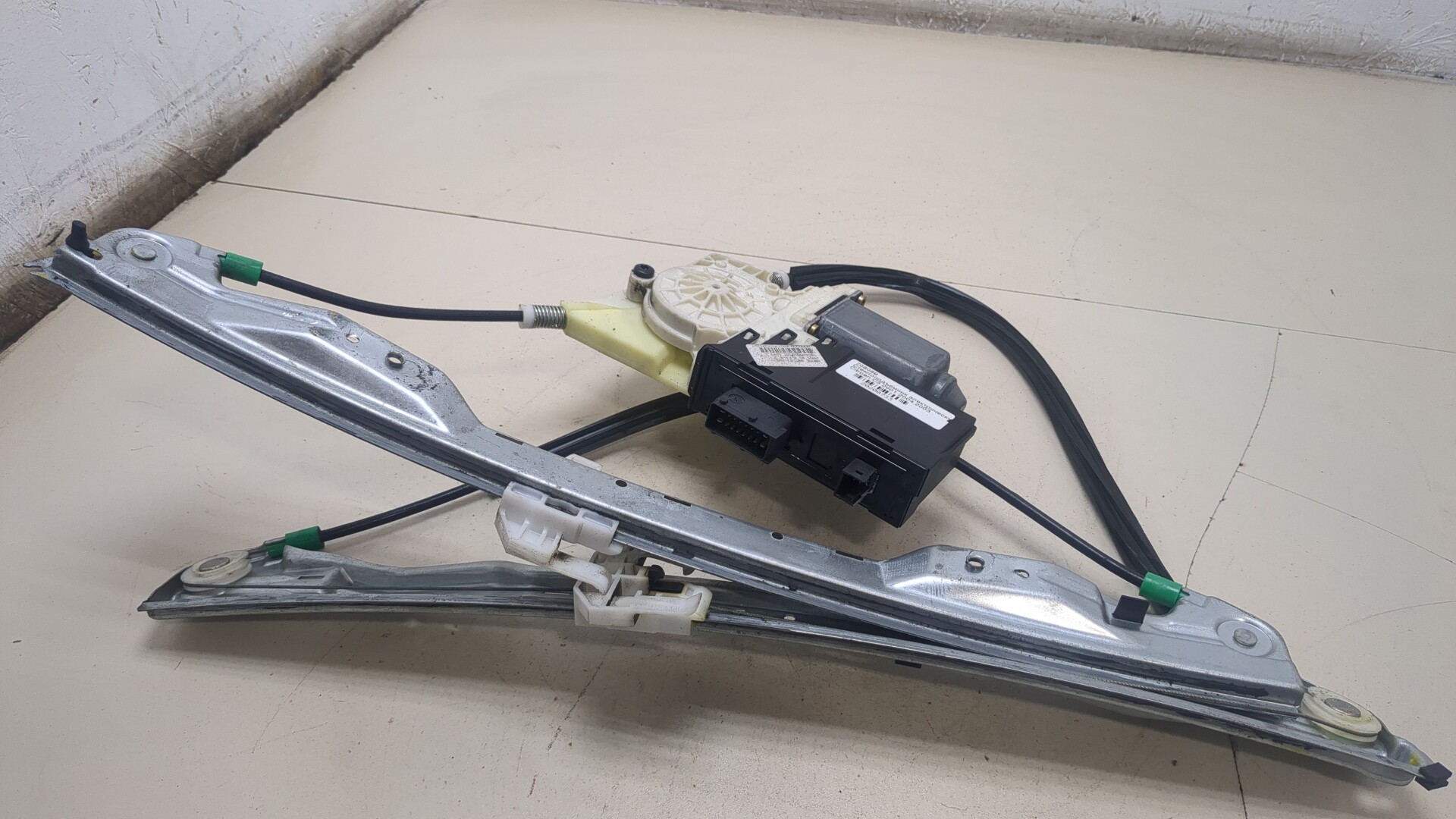 Стеклоподъемник электр. передний левый