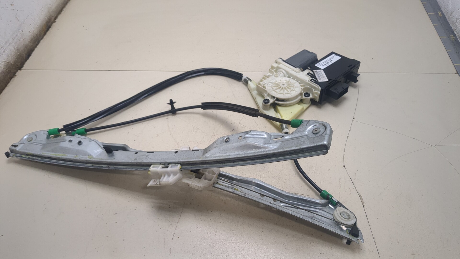 Стеклоподъемник электр. передний левый