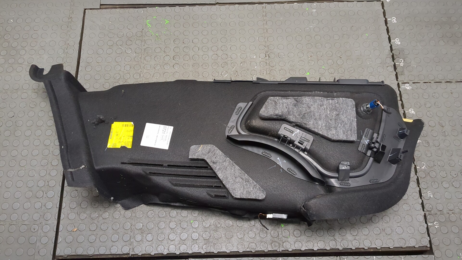 Обшивка багажника