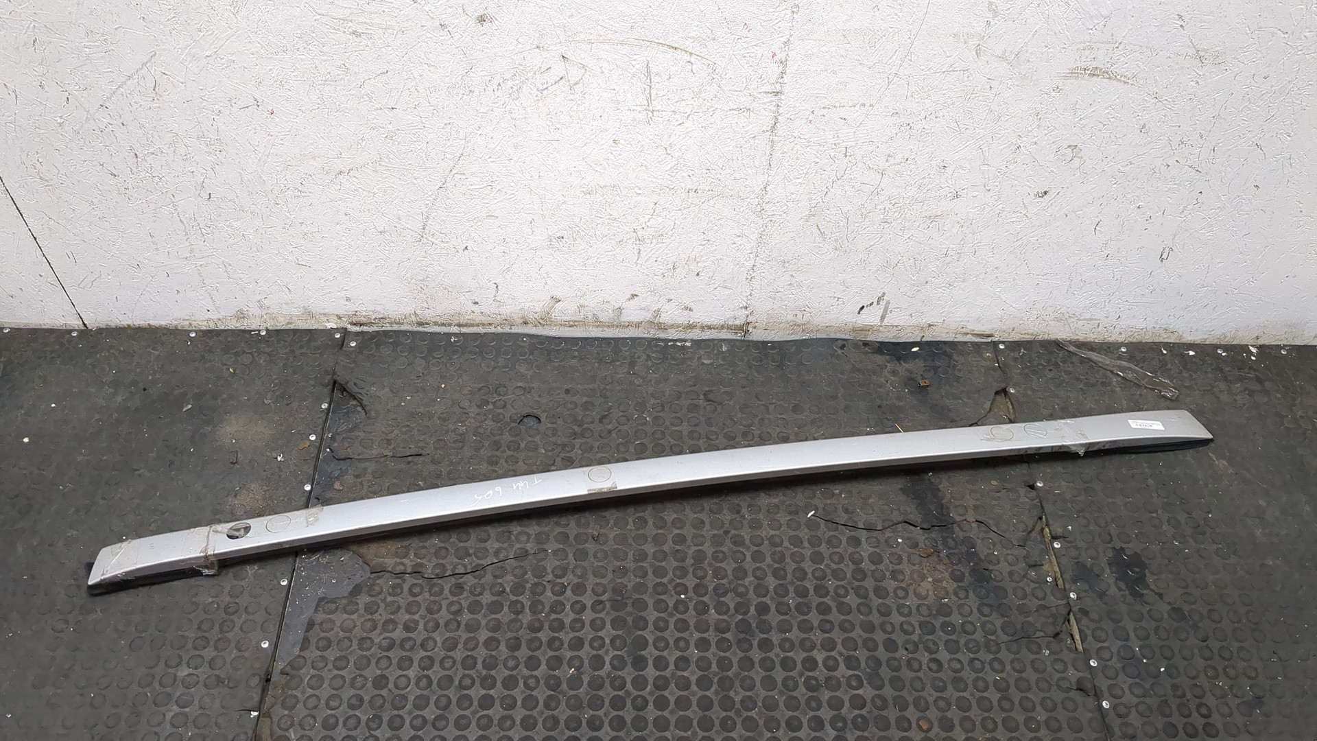 Рейлинг (релинг) левый (планка на крышу)