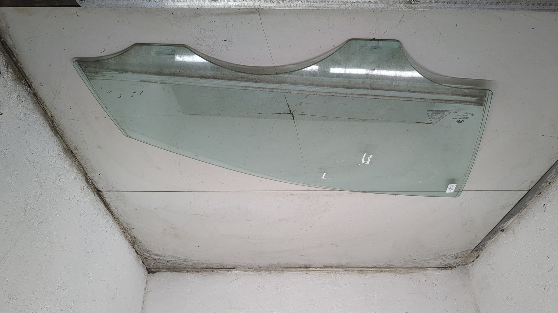 Стекло двери передней правой