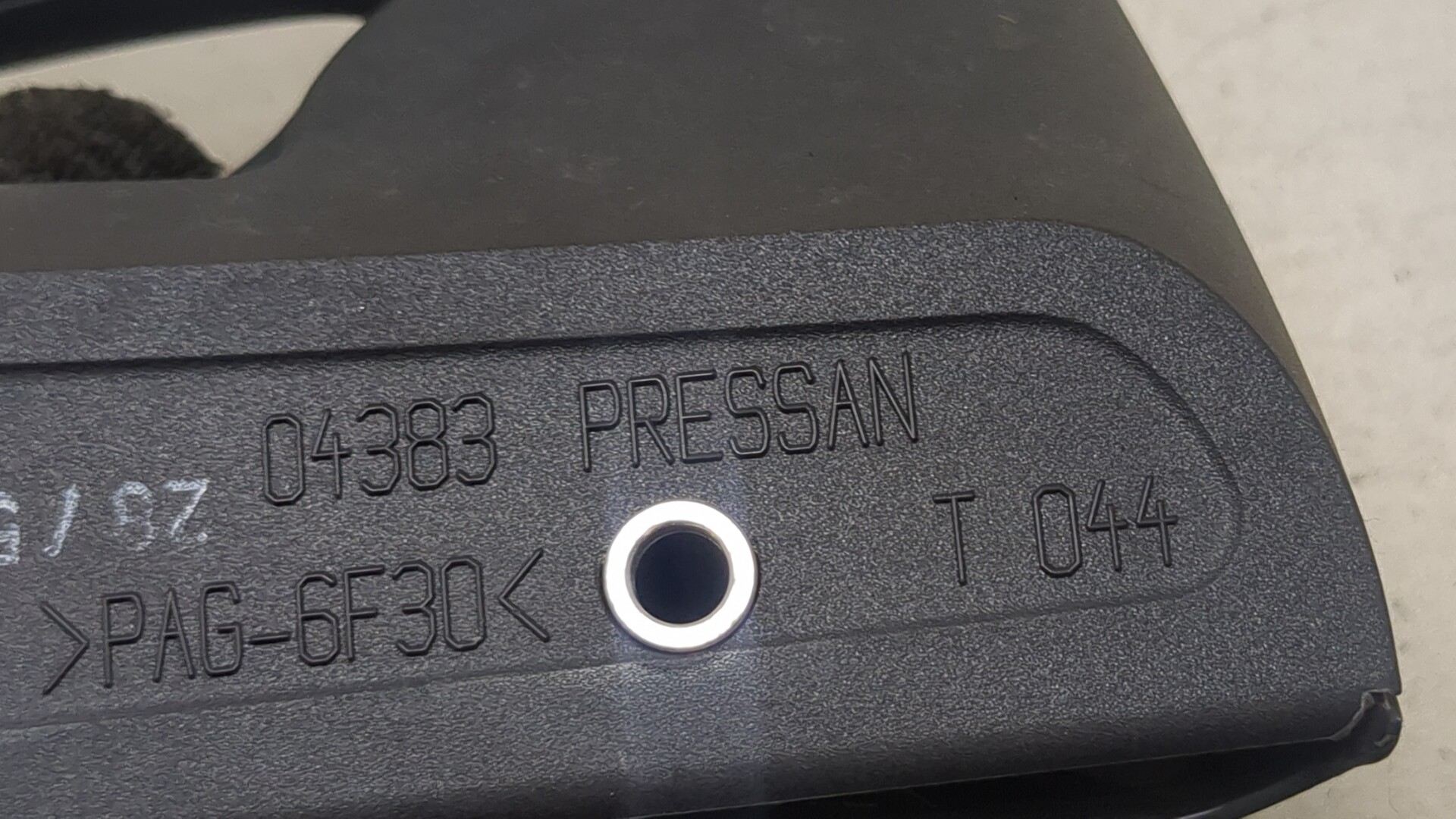 Ручка двери сдвижной наружная левая