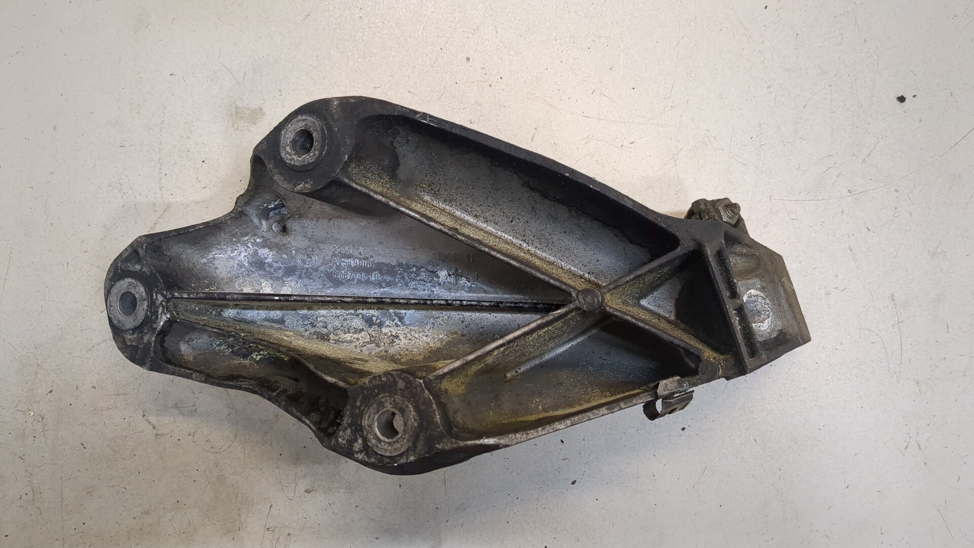 Кронштейн двигателя