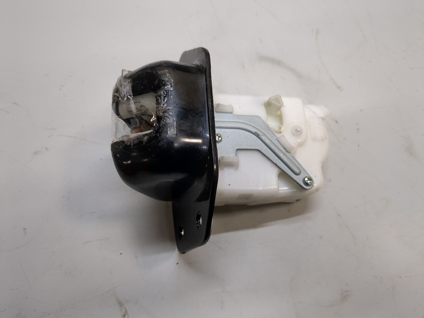 Замок багажника