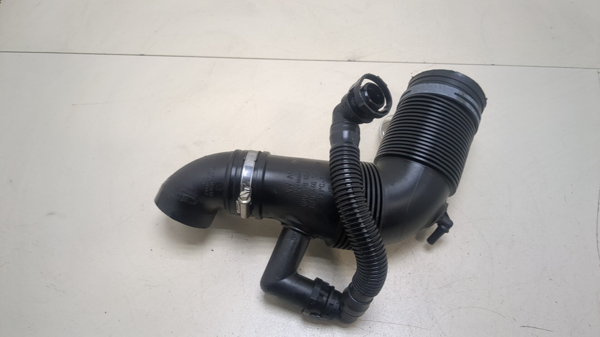 Патрубок воздушного фильтра