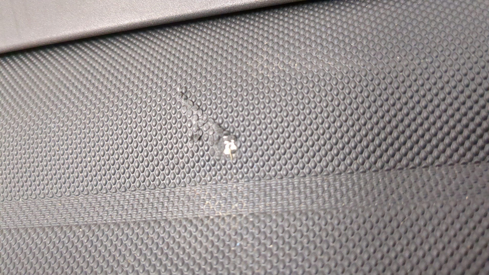 Шторка багажника