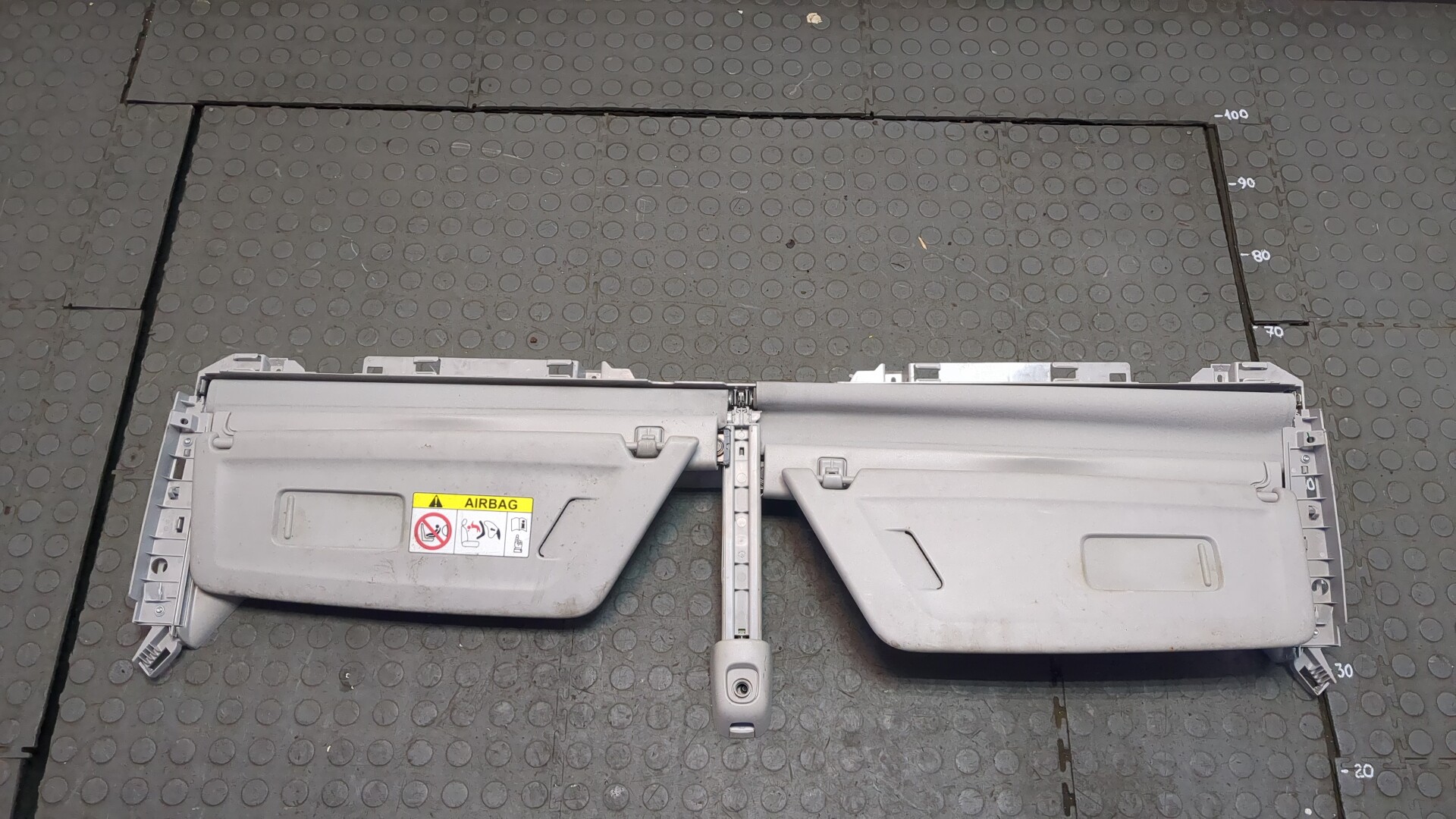 Козырек солнцезащитный