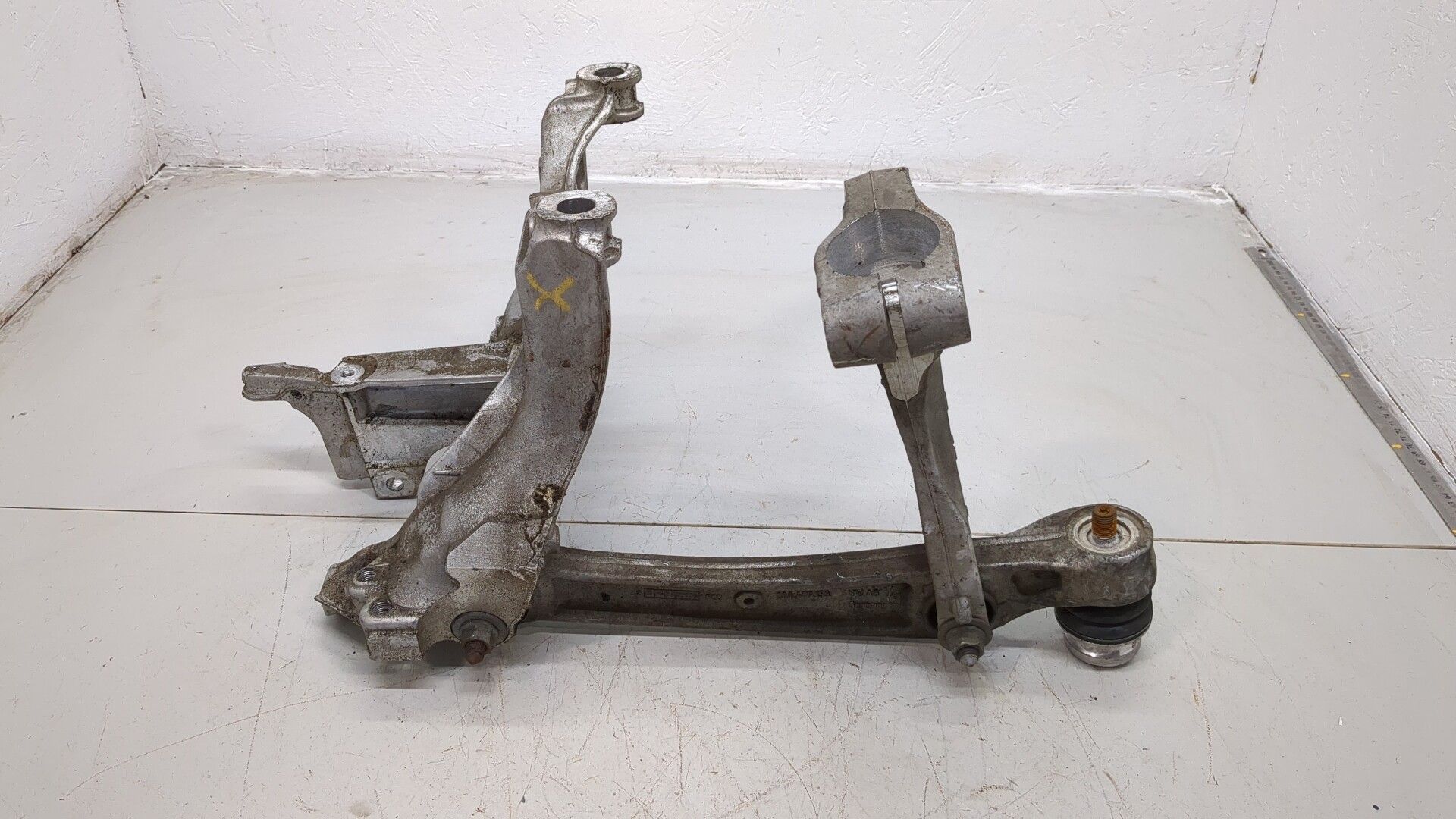 Рычаг передний правый