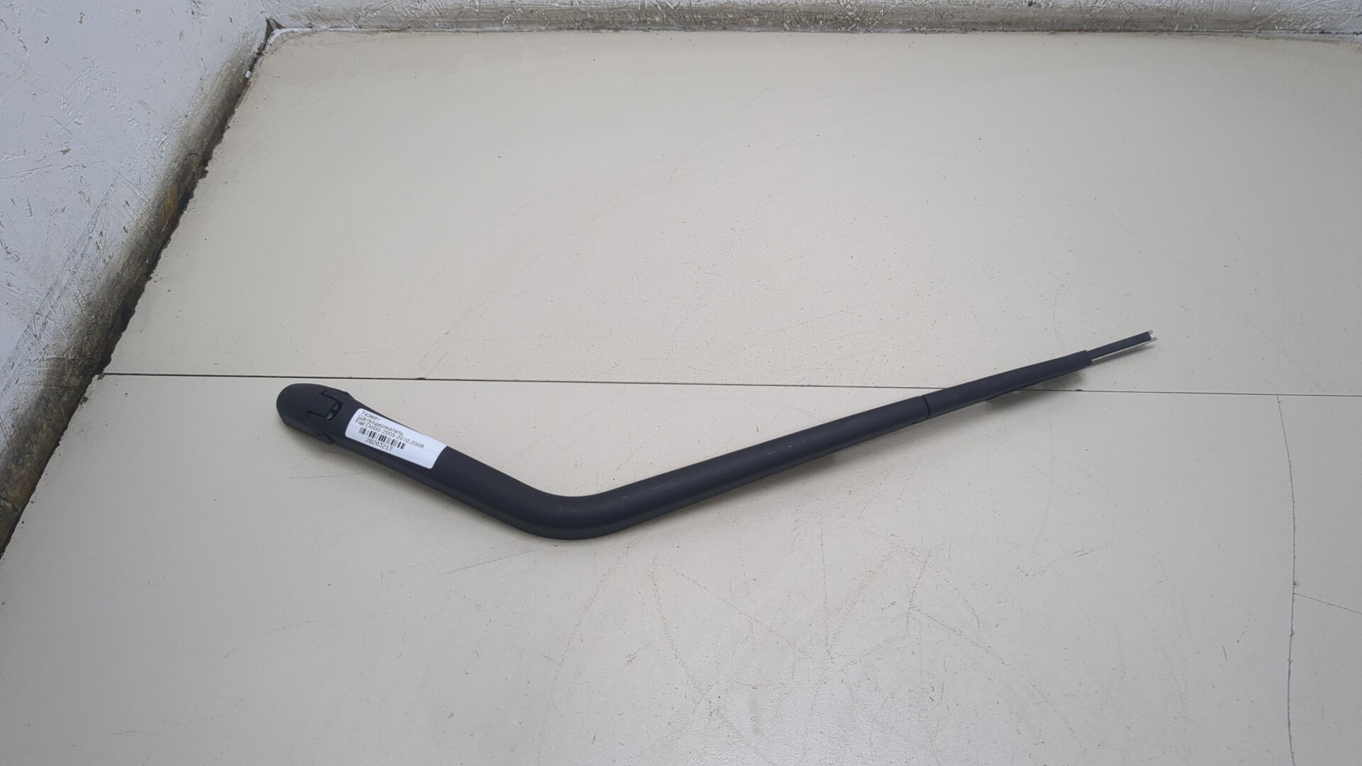 Поводок стеклоочистителя заднего