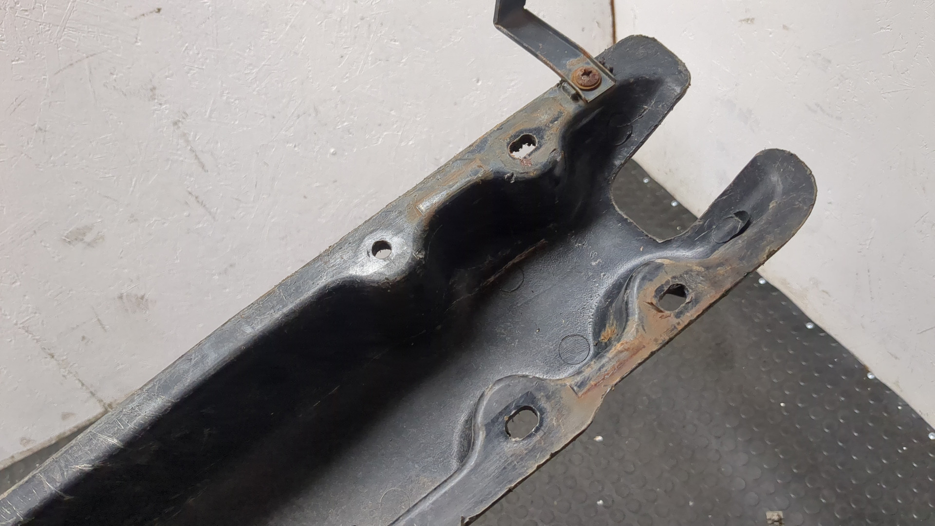 Усилитель переднего бампера