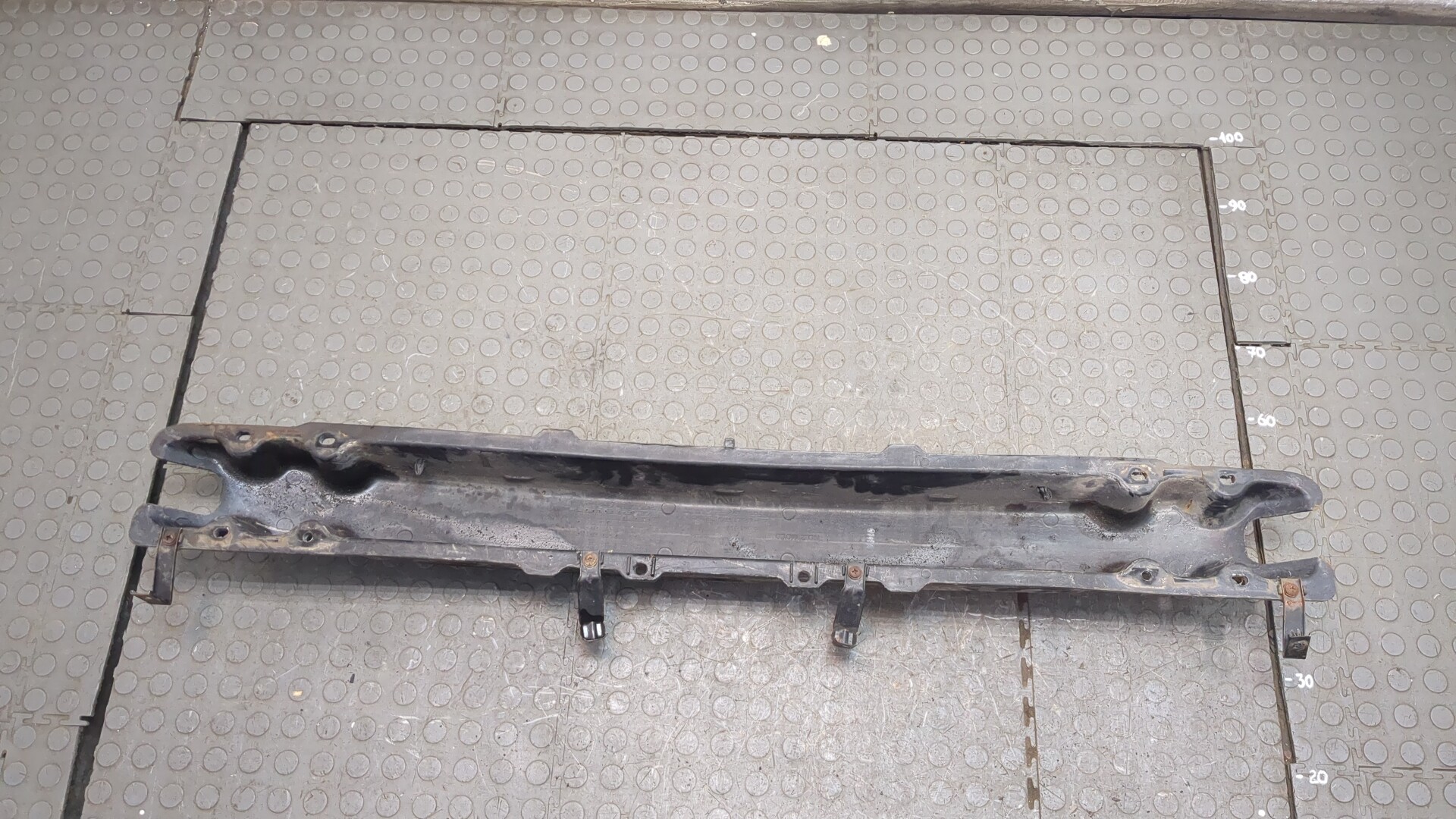 Усилитель переднего бампера