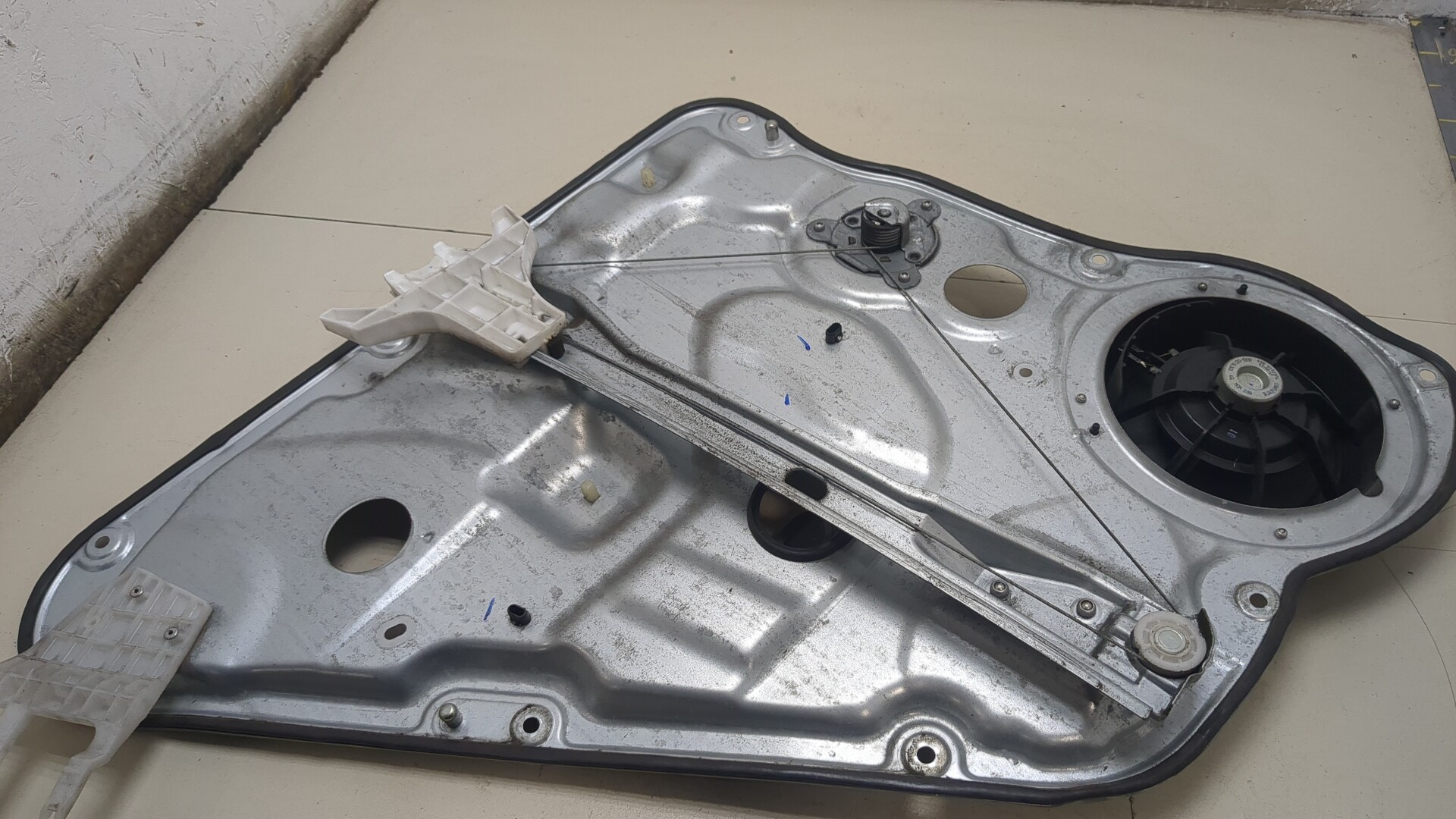 Стеклоподъемник механ. задний правый