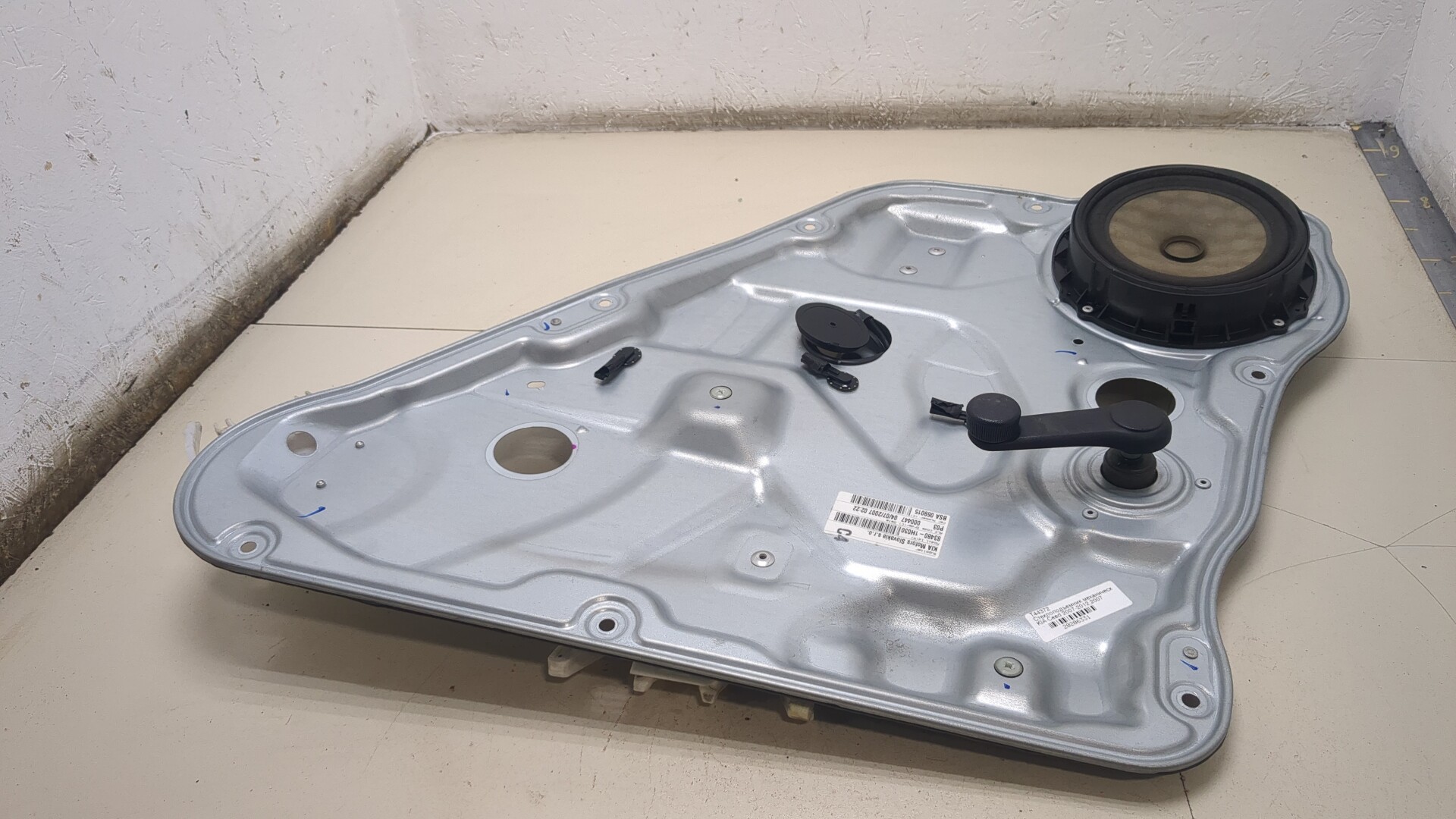 Стеклоподъемник механ. задний правый