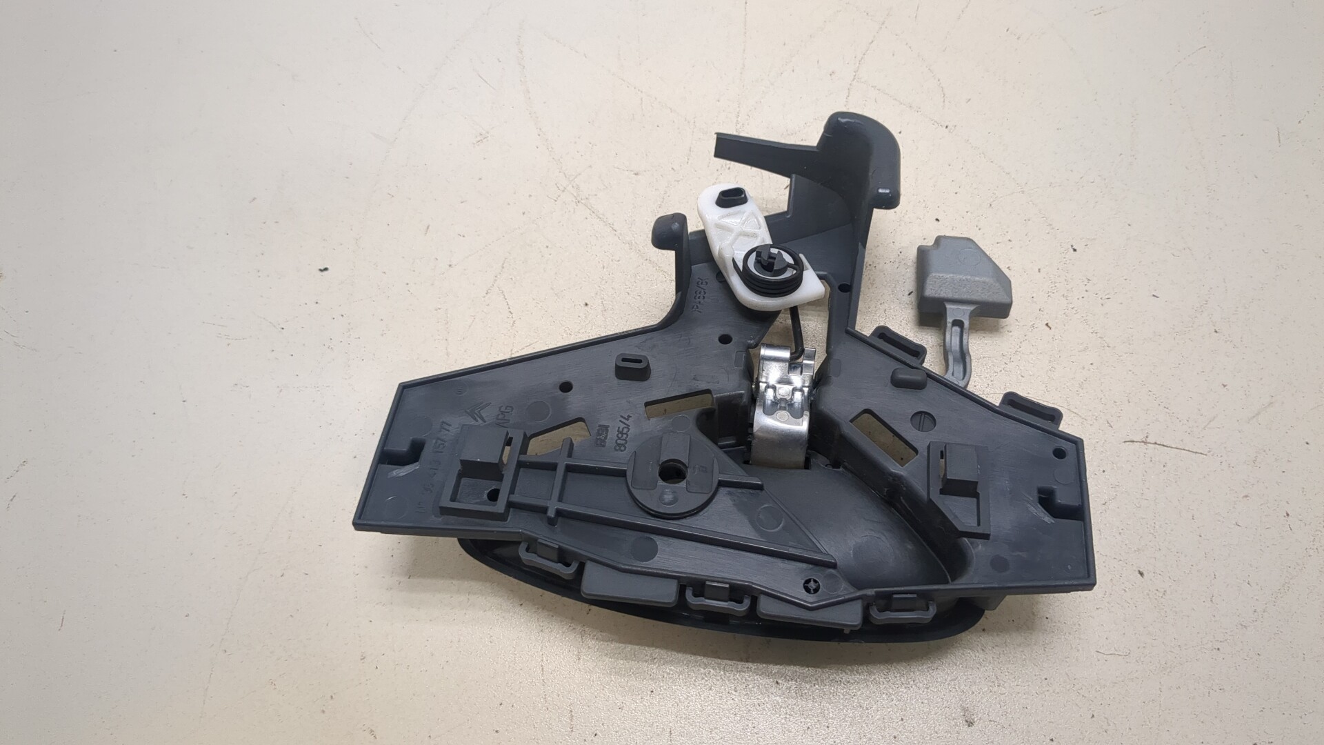 Ручка двери задней внутренняя левая