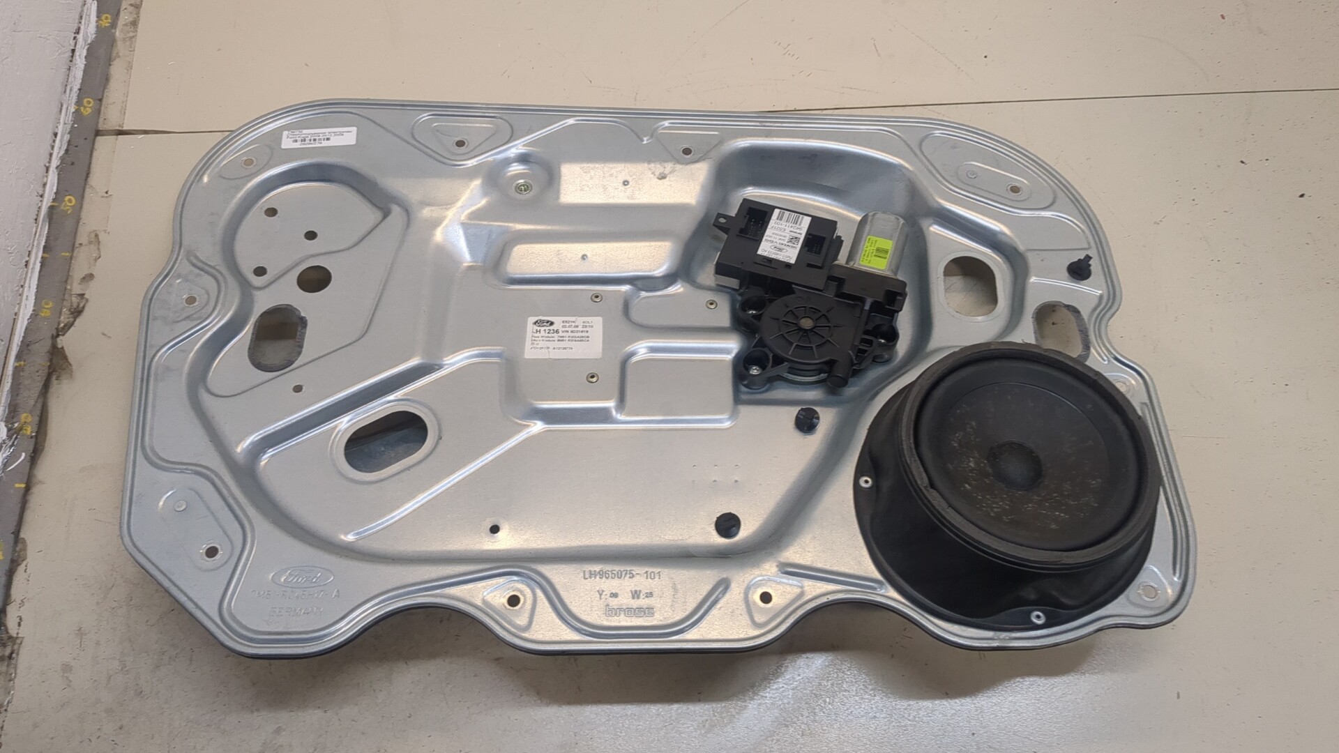 Стеклоподъемник электр. передний левый