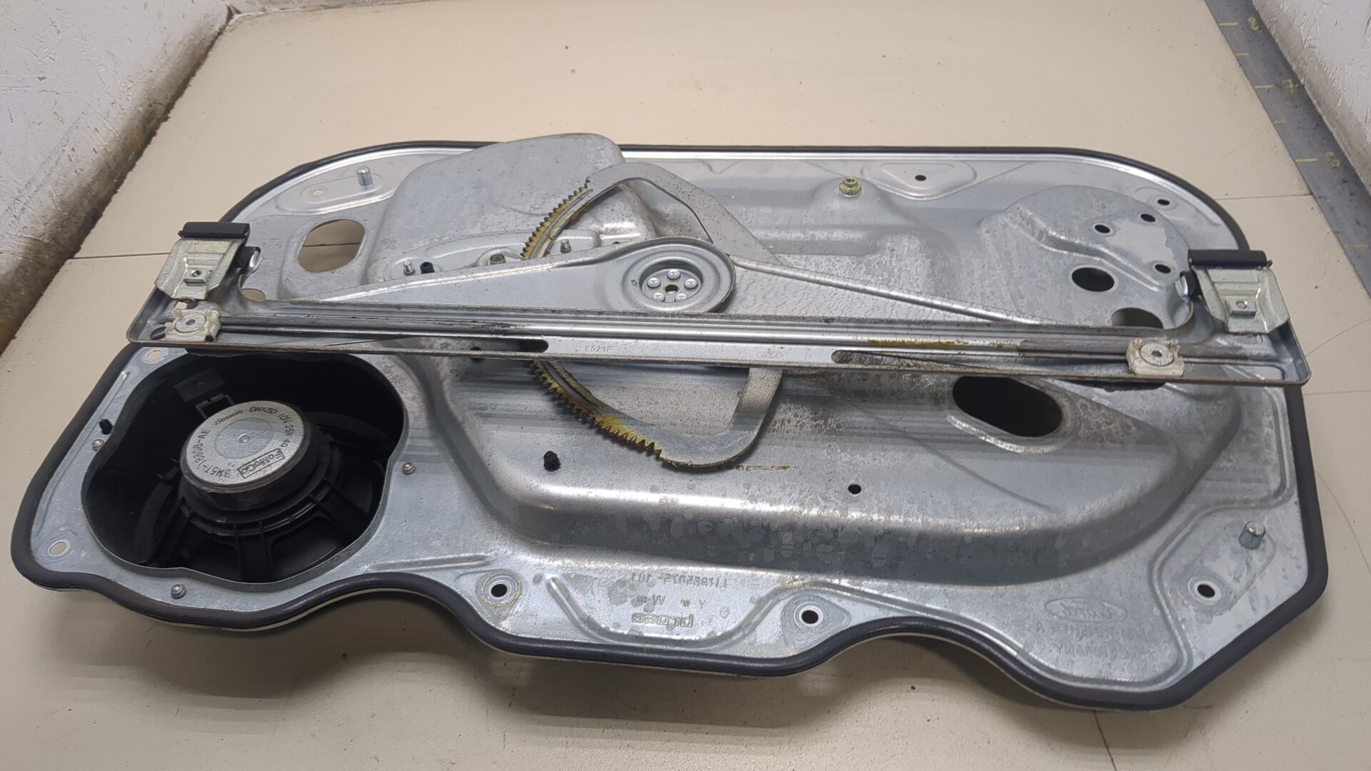 Стеклоподъемник электр. передний левый