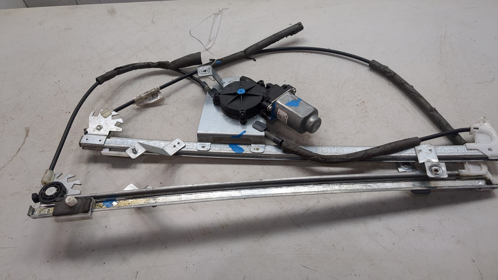 Стеклоподъемник электр. передний правый