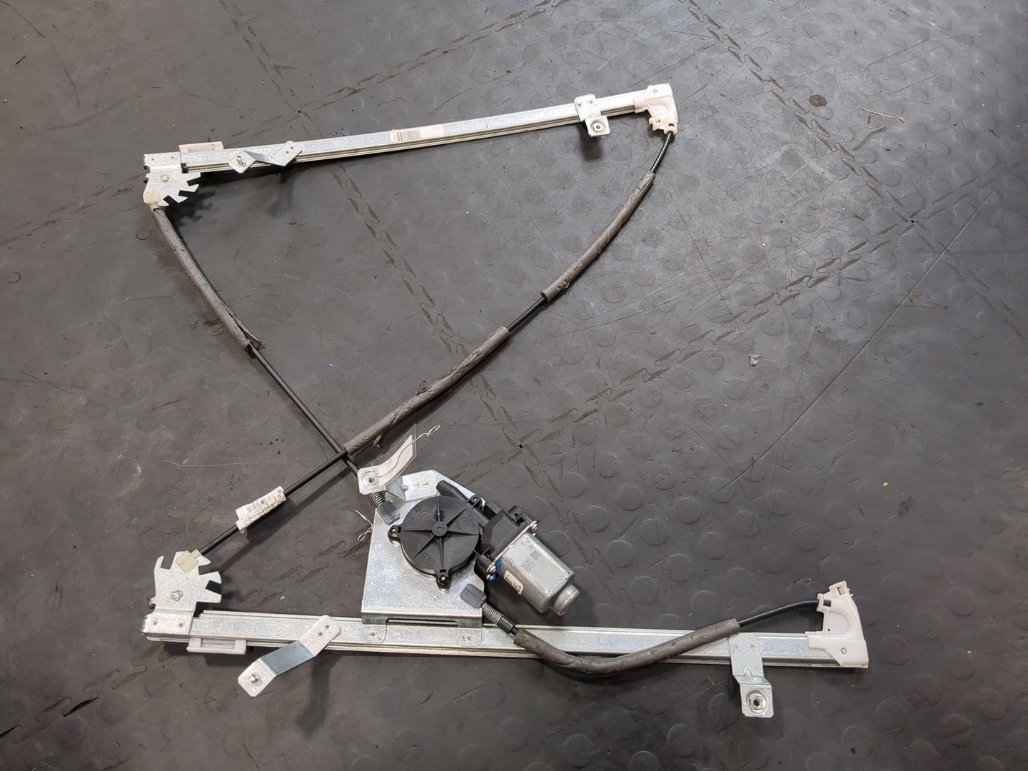 Стеклоподъемник электр. передний правый