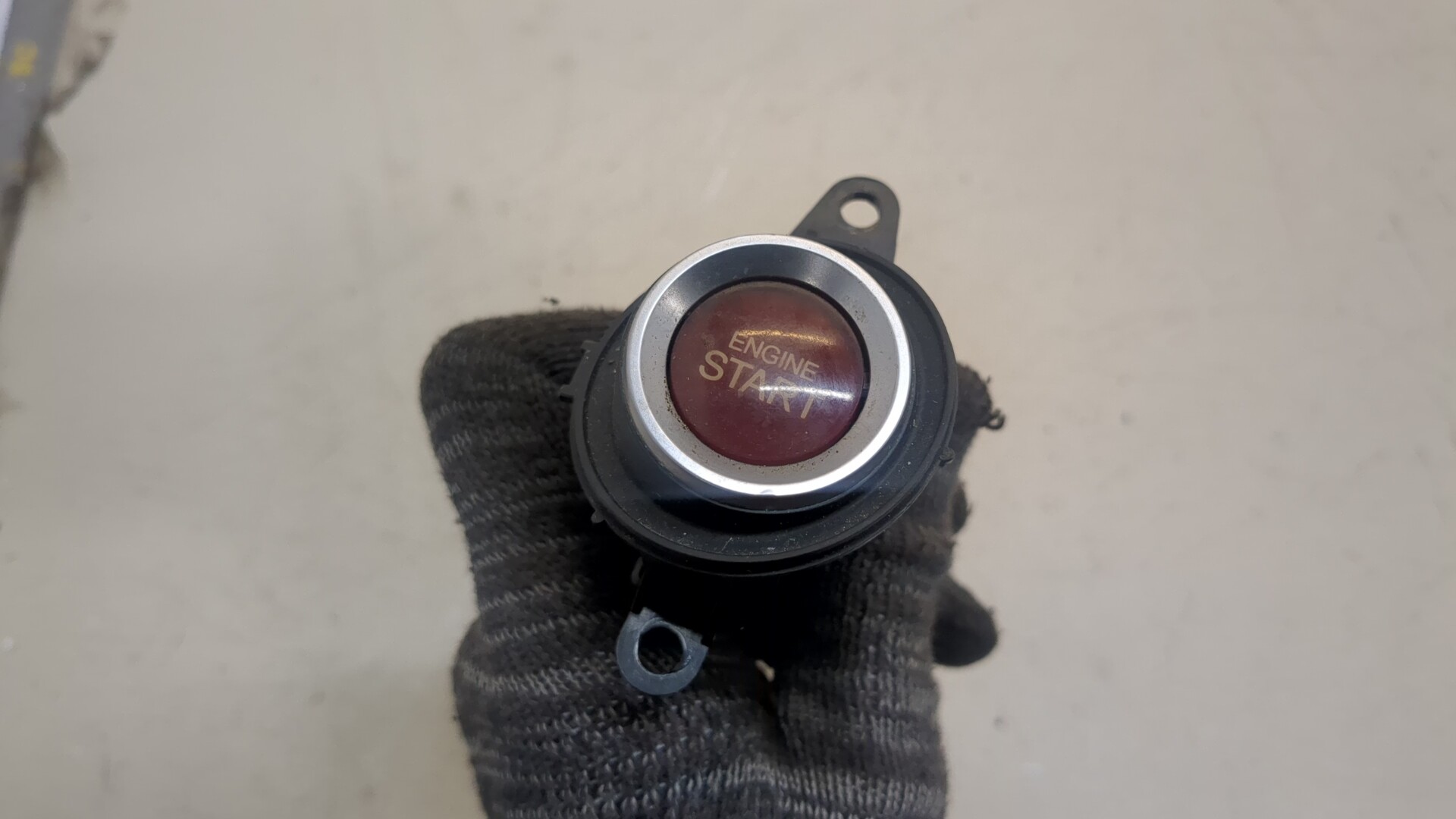 Кнопка запуска двигателя