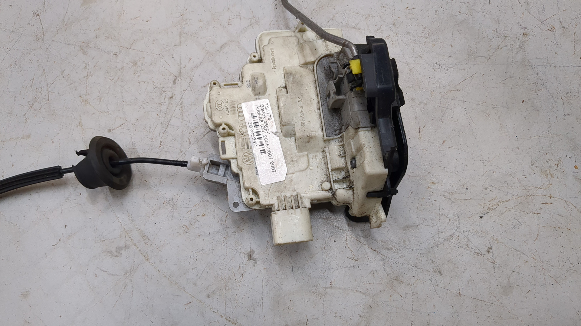 Замок двери передней левой