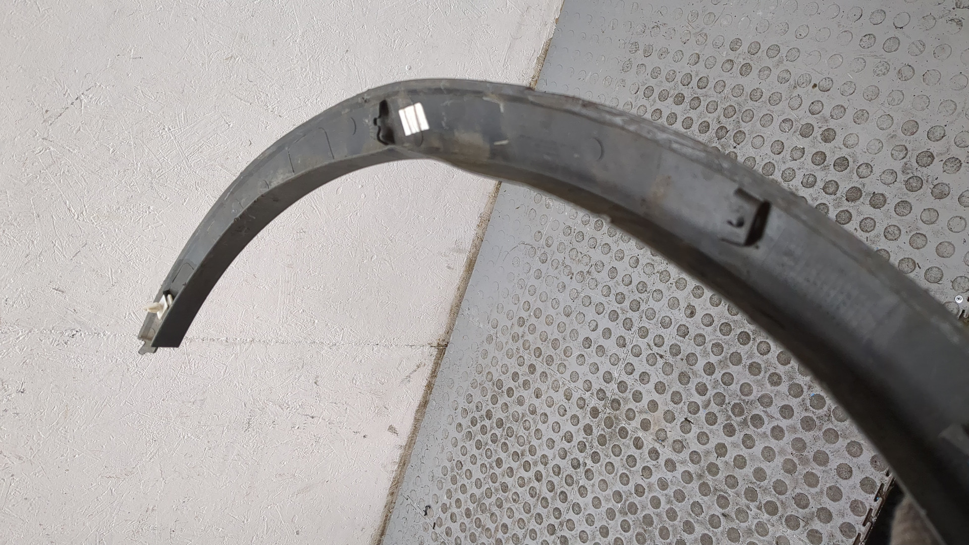 Накладка заднего крыла левого