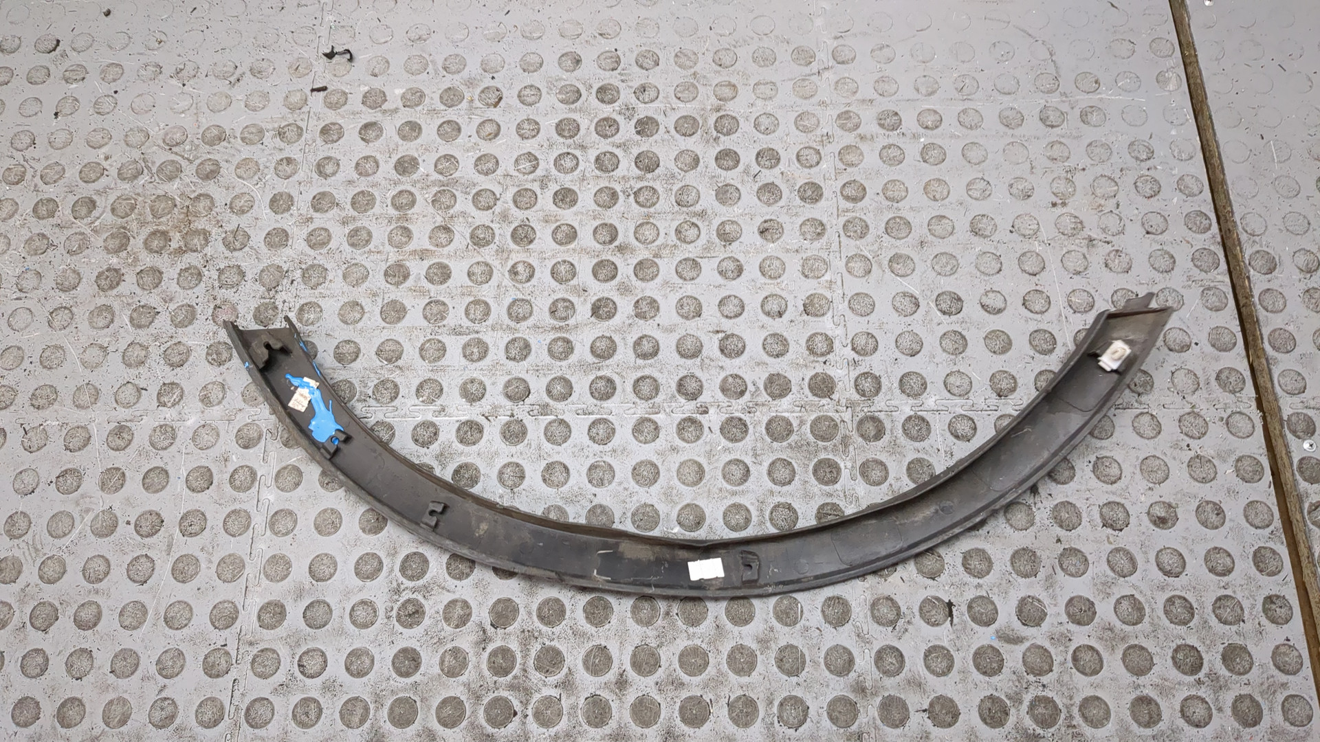 Накладка заднего крыла левого