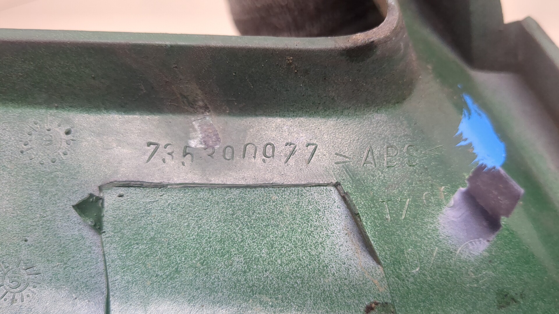 Планка под фару правая