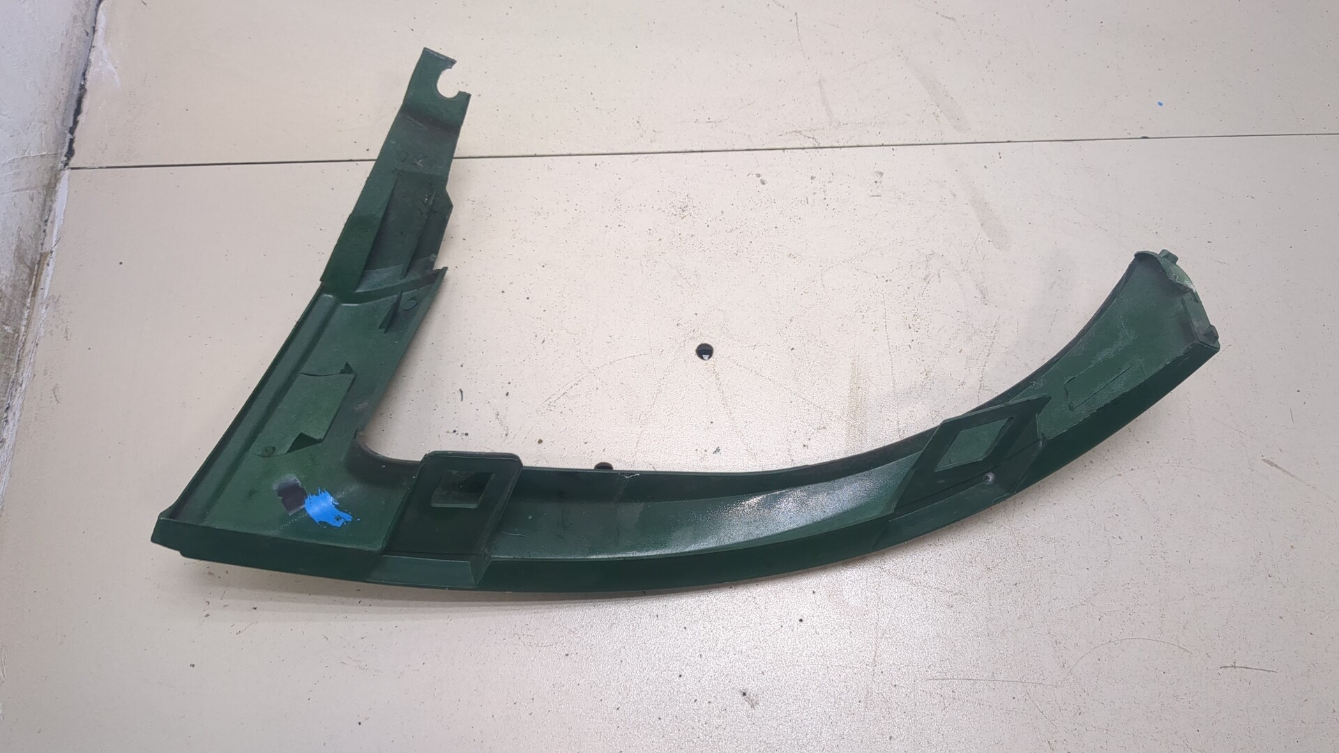 Планка под фару правая