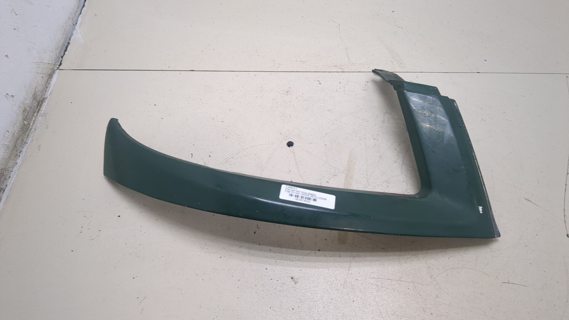 Планка под фару правая