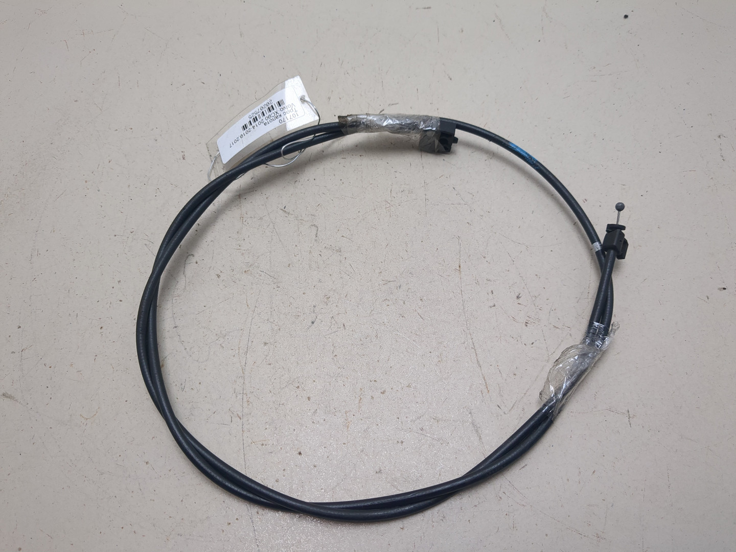 Трос открывания капота