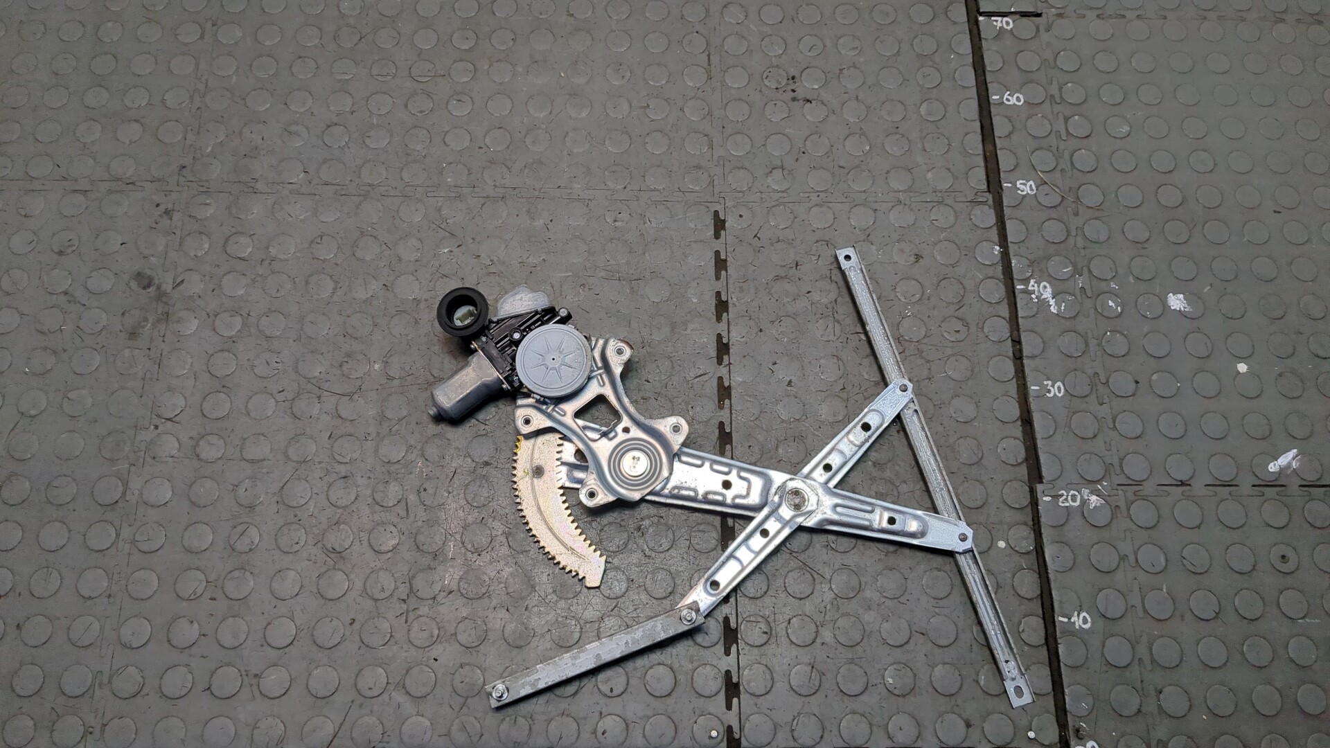 Стеклоподъемник электр. задний левый