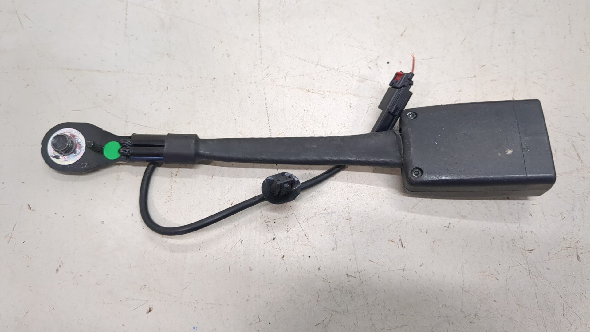 Ответная часть ремня безопасности