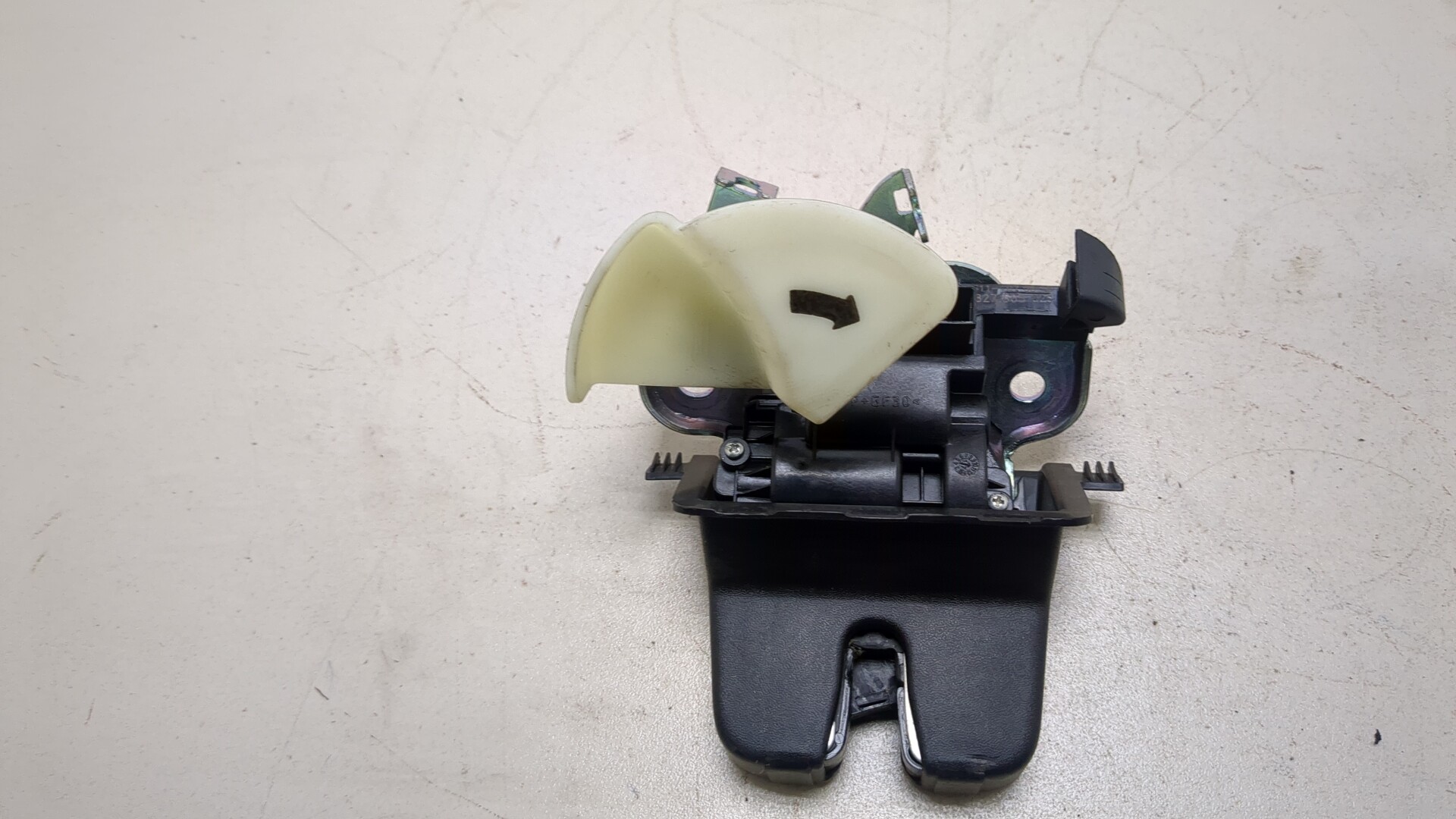 Замок багажника