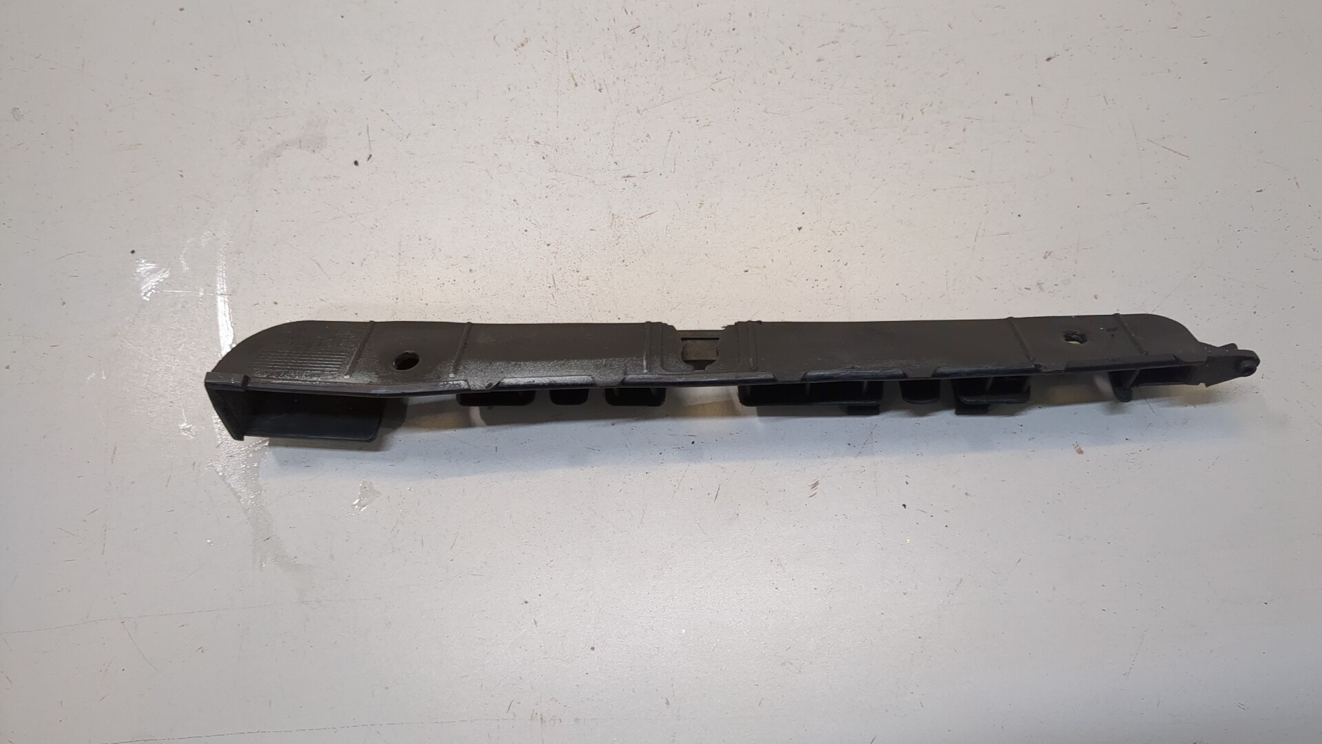 Кронштейн заднего бампера левый