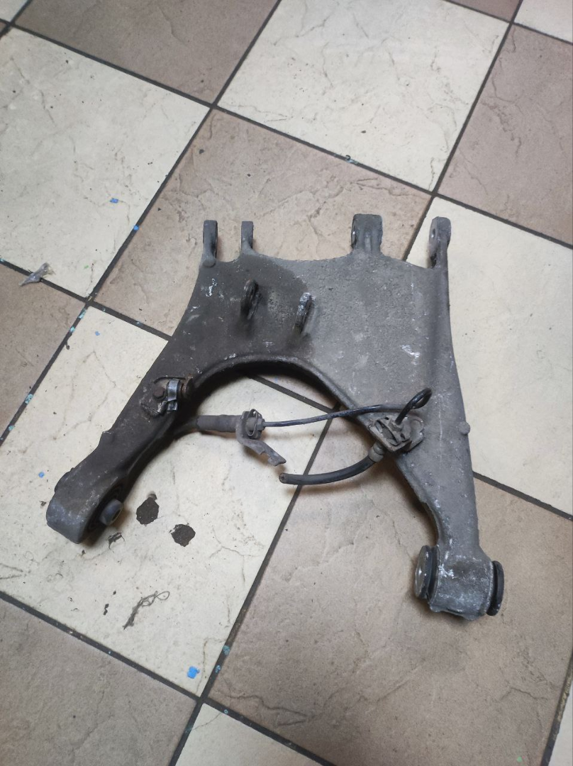 Рычаг задний левый